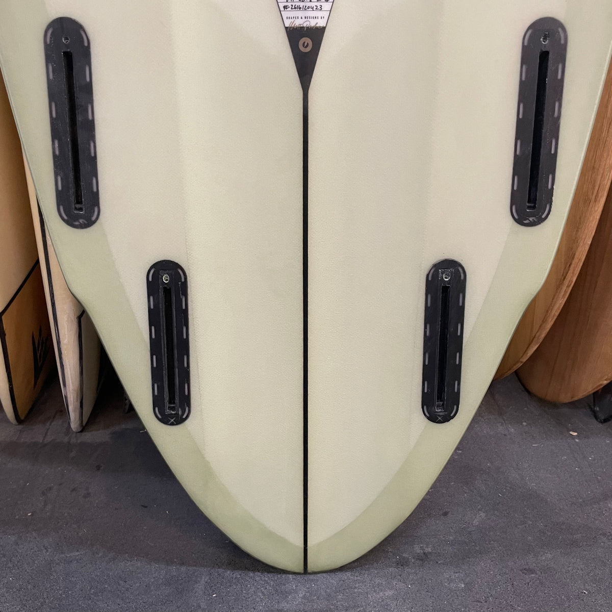 Album Delma 6'11" secondhand surfboard fin box close-up