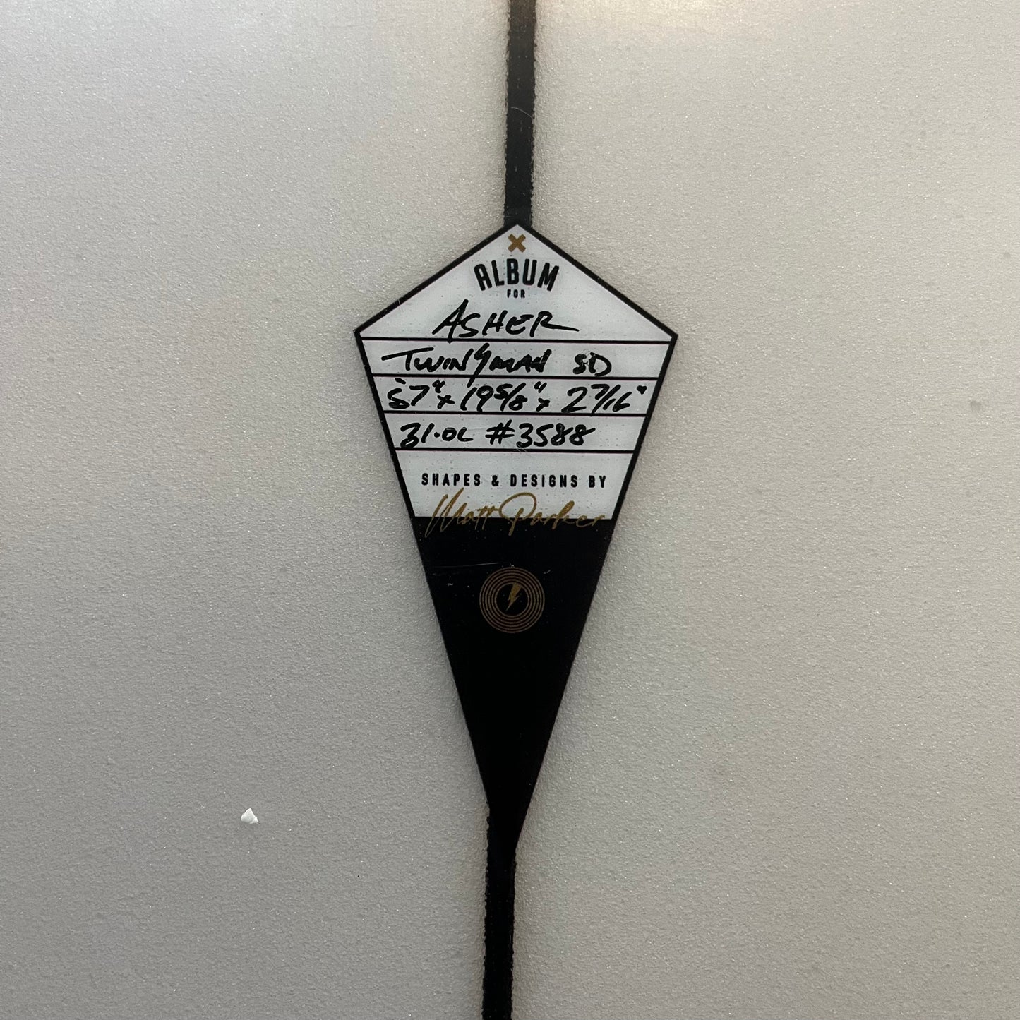 Album Twinsman 5'7" secondhand surfboard dimensions close-up