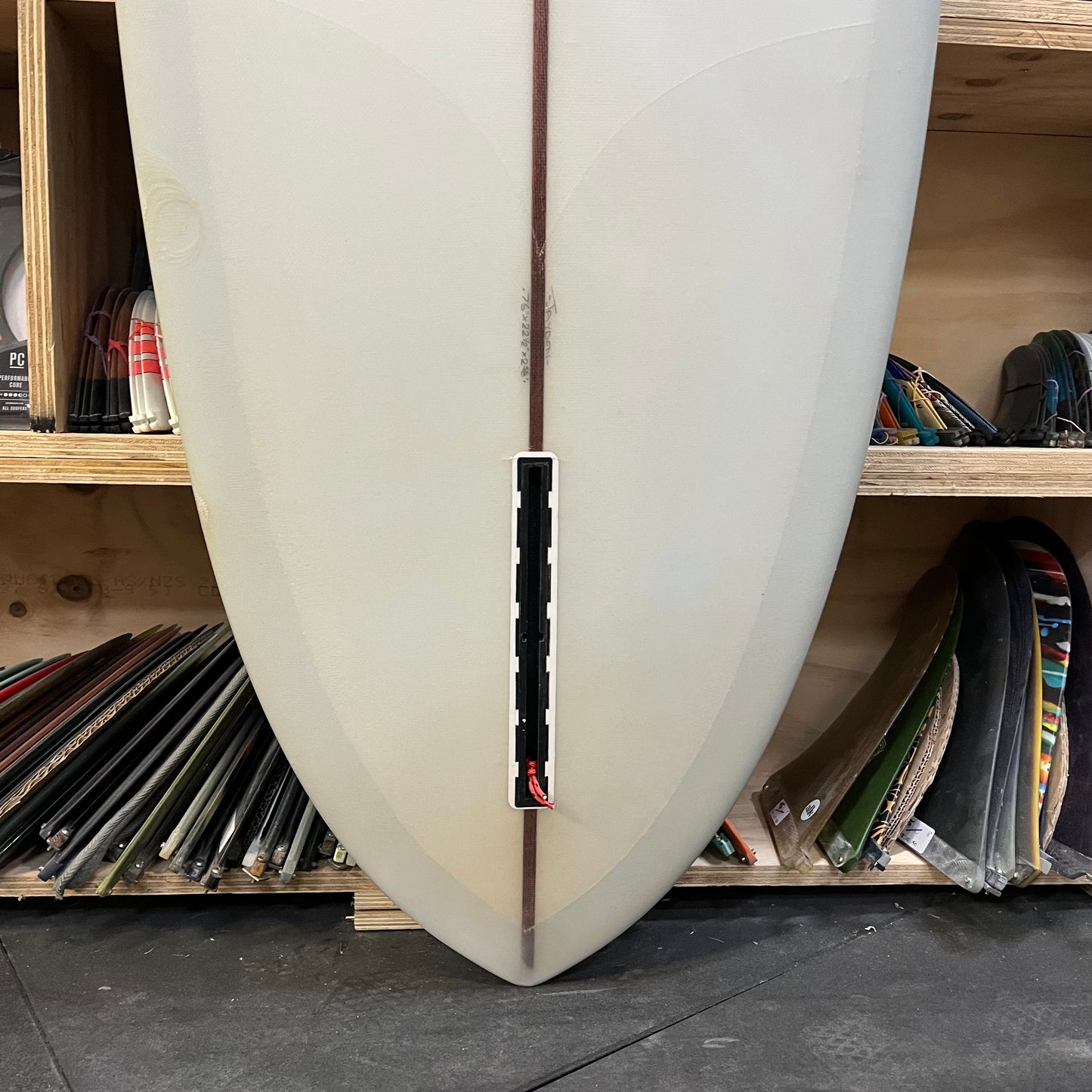 Brown Dogg Surfboards midlength pig pin tail 7'6" secondhand surfboard fin box close-up