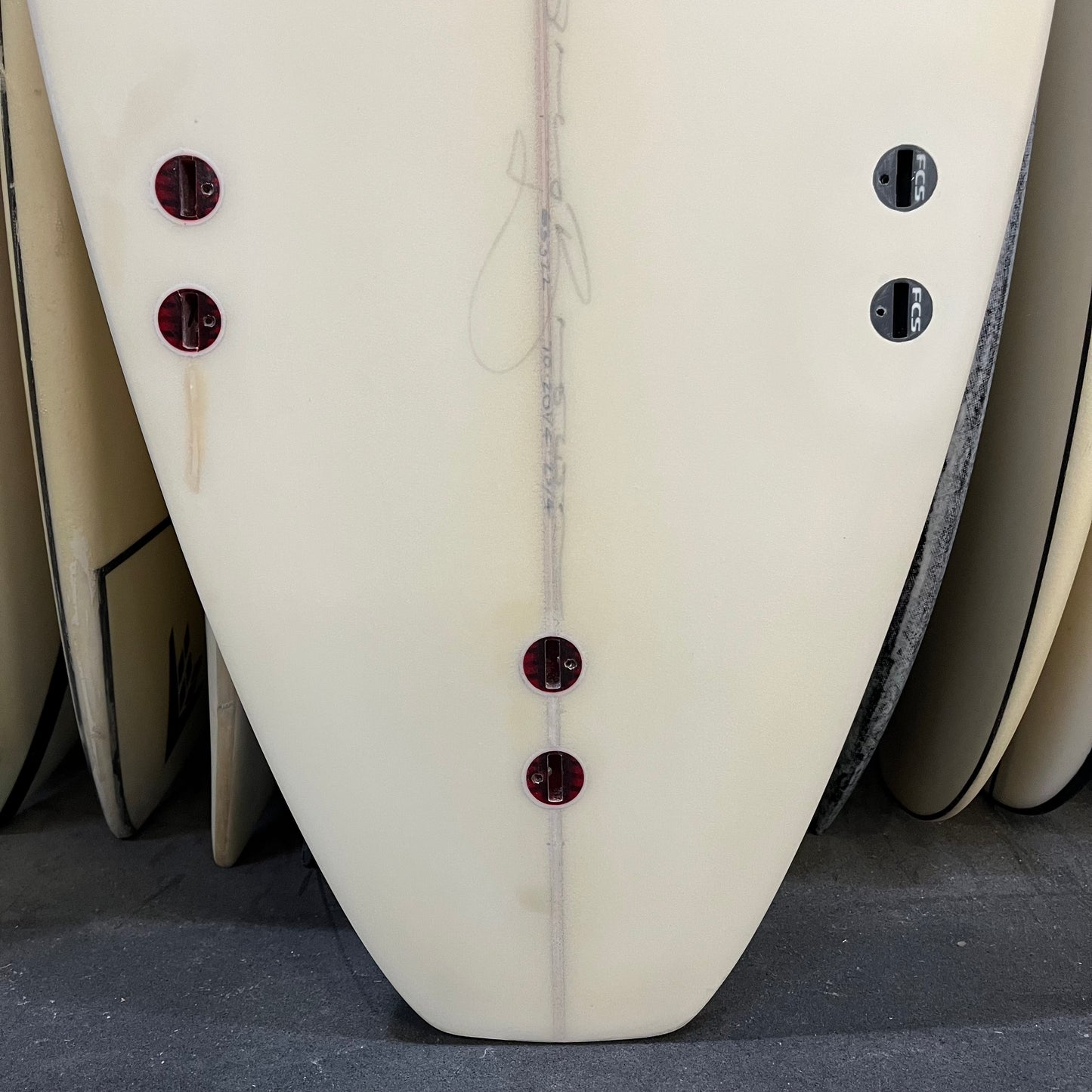 Gash/Greg Brown step-up thruster 7'0" secondhand surfboard fin box close-up