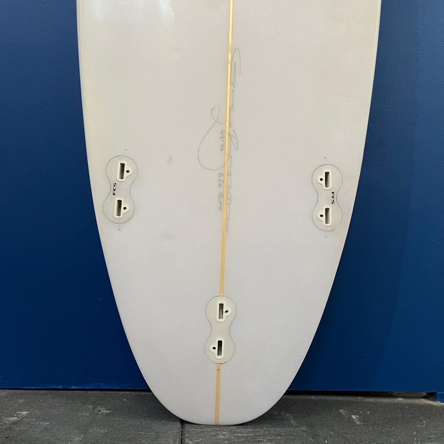 Gash/Greg Brown thrusters 6'2" secondhand surfboard fin box close-up