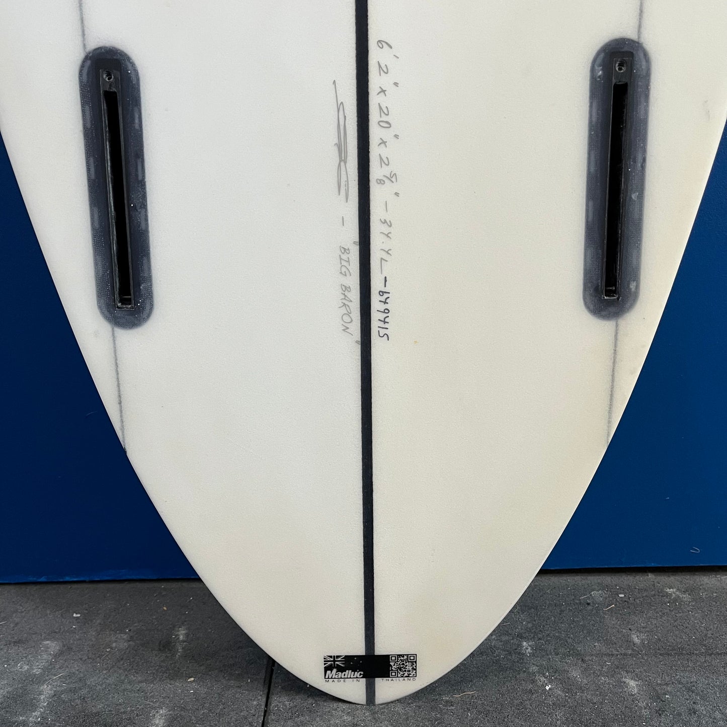 JS Industries Big Baron 6'2" secondhand surfboard fin box close-up