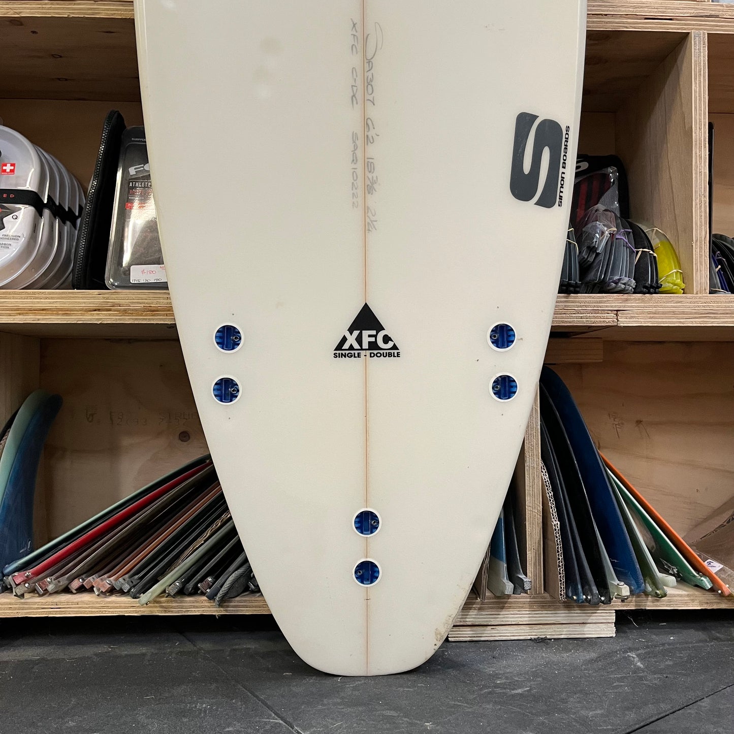 Simon Anderson XFC 6'2" secondhand surfboard fin box close-up