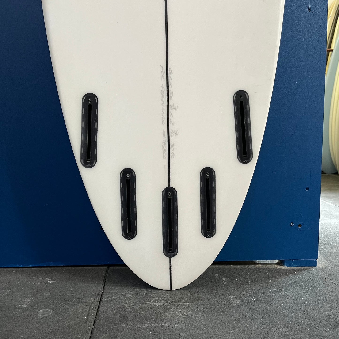 Superbrand Pig Dog 6'1" secondhand surfboard fin box close-up