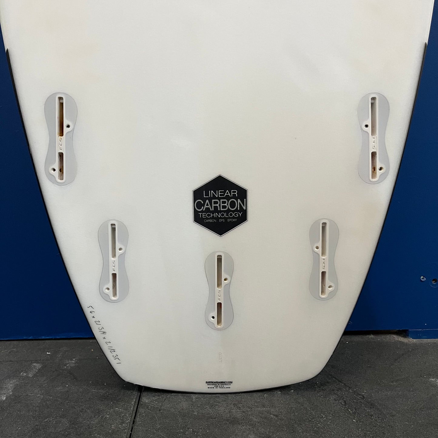 Toniq Summer Sled 5'6" secondhand surfboard fin box close-up