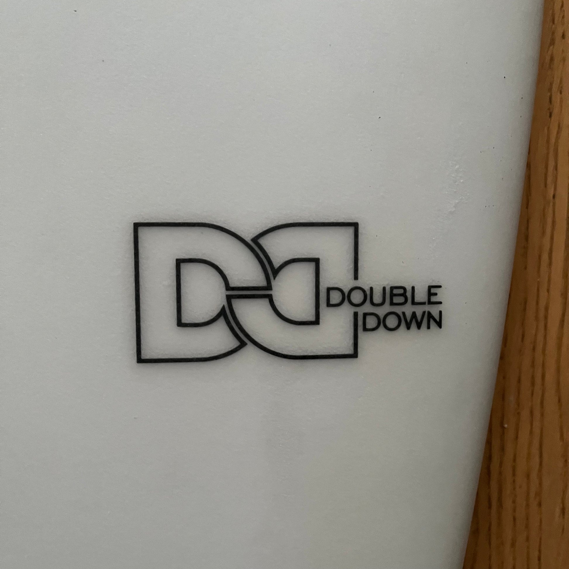 7S Double Down 5'6" secondhand surfboard model logo close-up