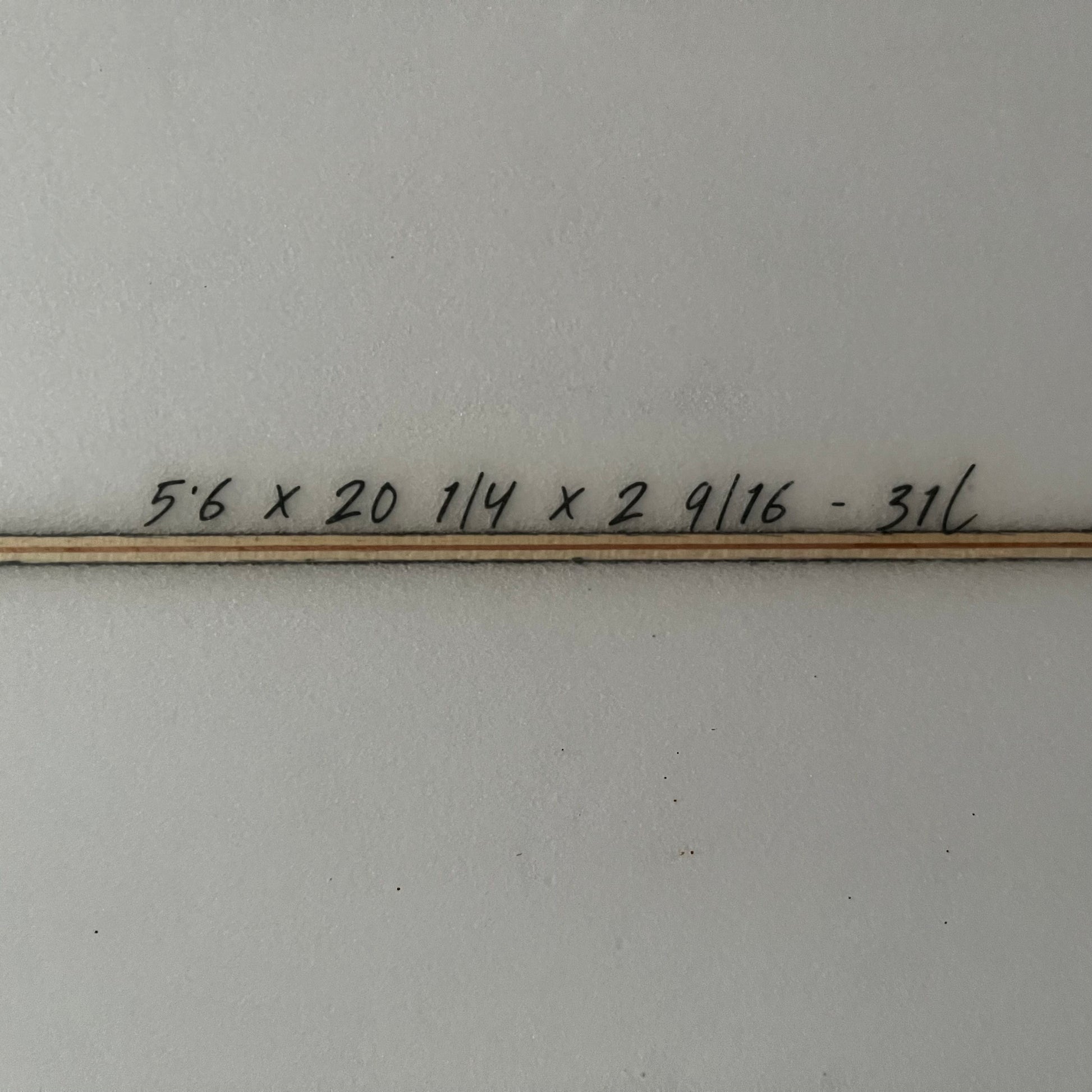 7S Double Down 5'6" secondhand surfboard dimensions close-up