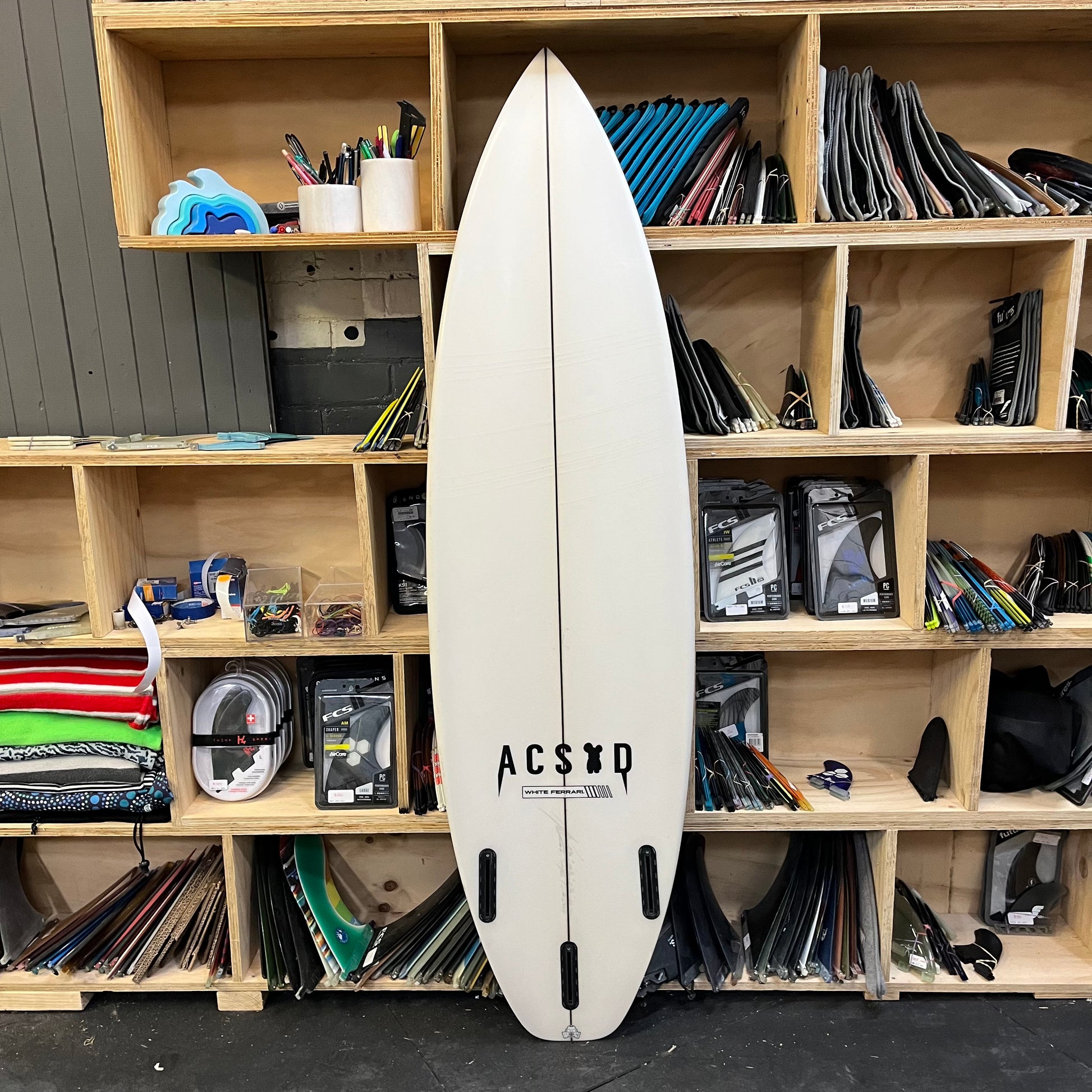 ACSOD White Ferrari 5'11" secondhand surfboard bottom view