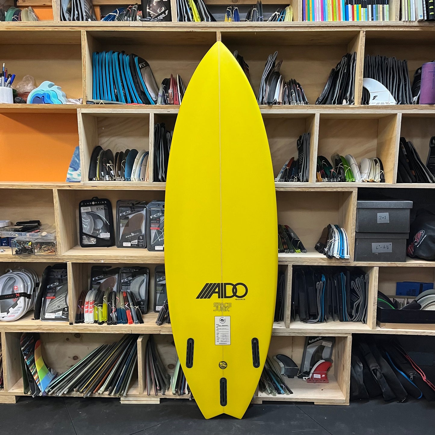 Aido Space Junk 5'10" secondhand surfboard bottom view