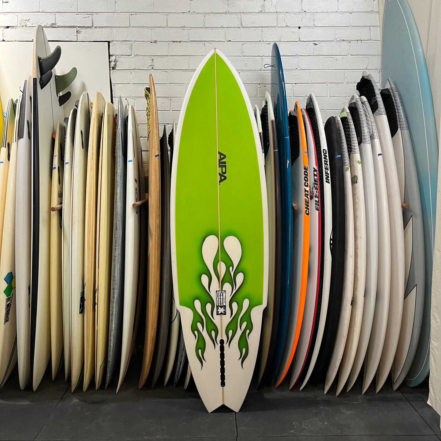 Aipa Modern Sting 6'8" secondhand surfboard bottom view