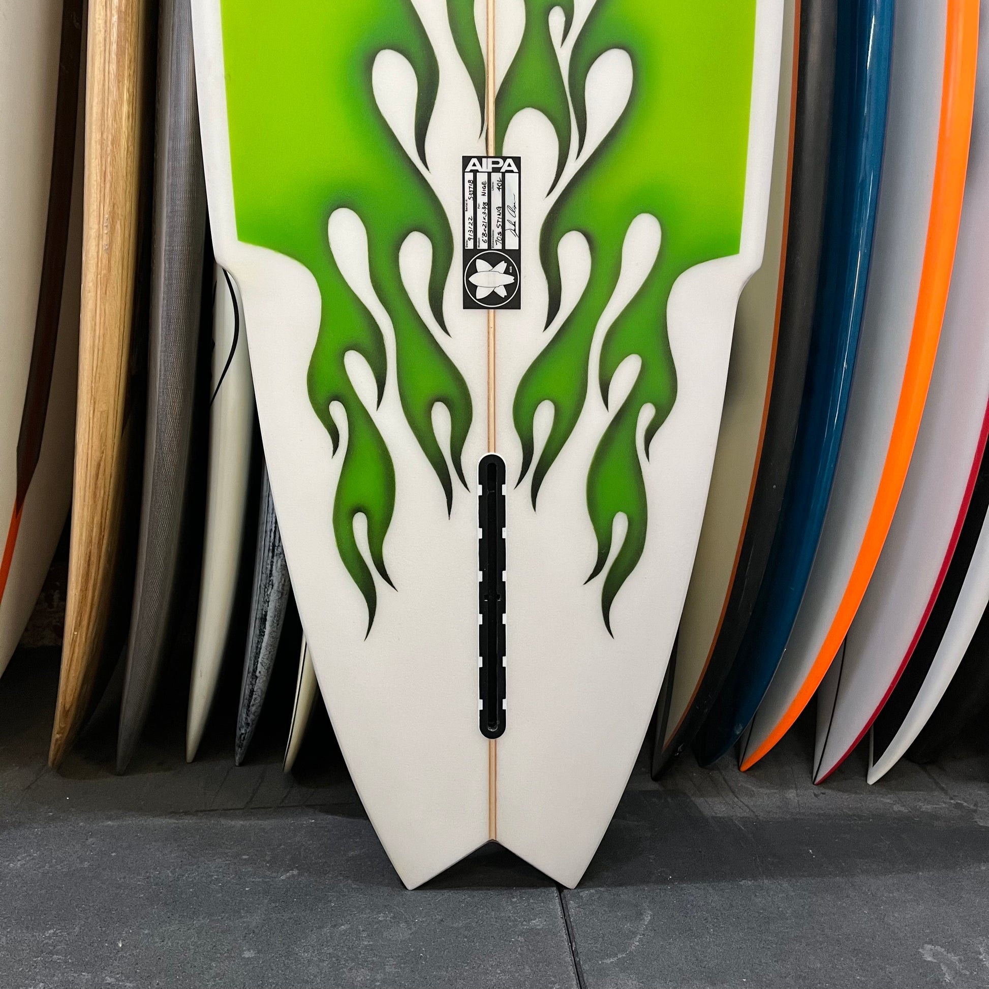 Aipa Modern Sting 6'8" secondhand surfboard fin box close-up