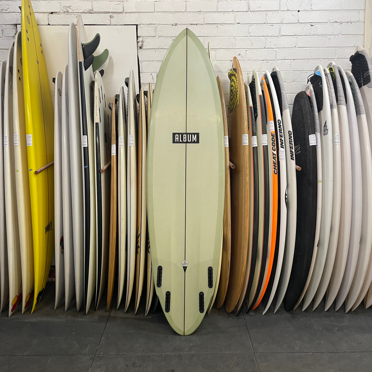 Album Delma 6'11" secondhand surfboard bottom view