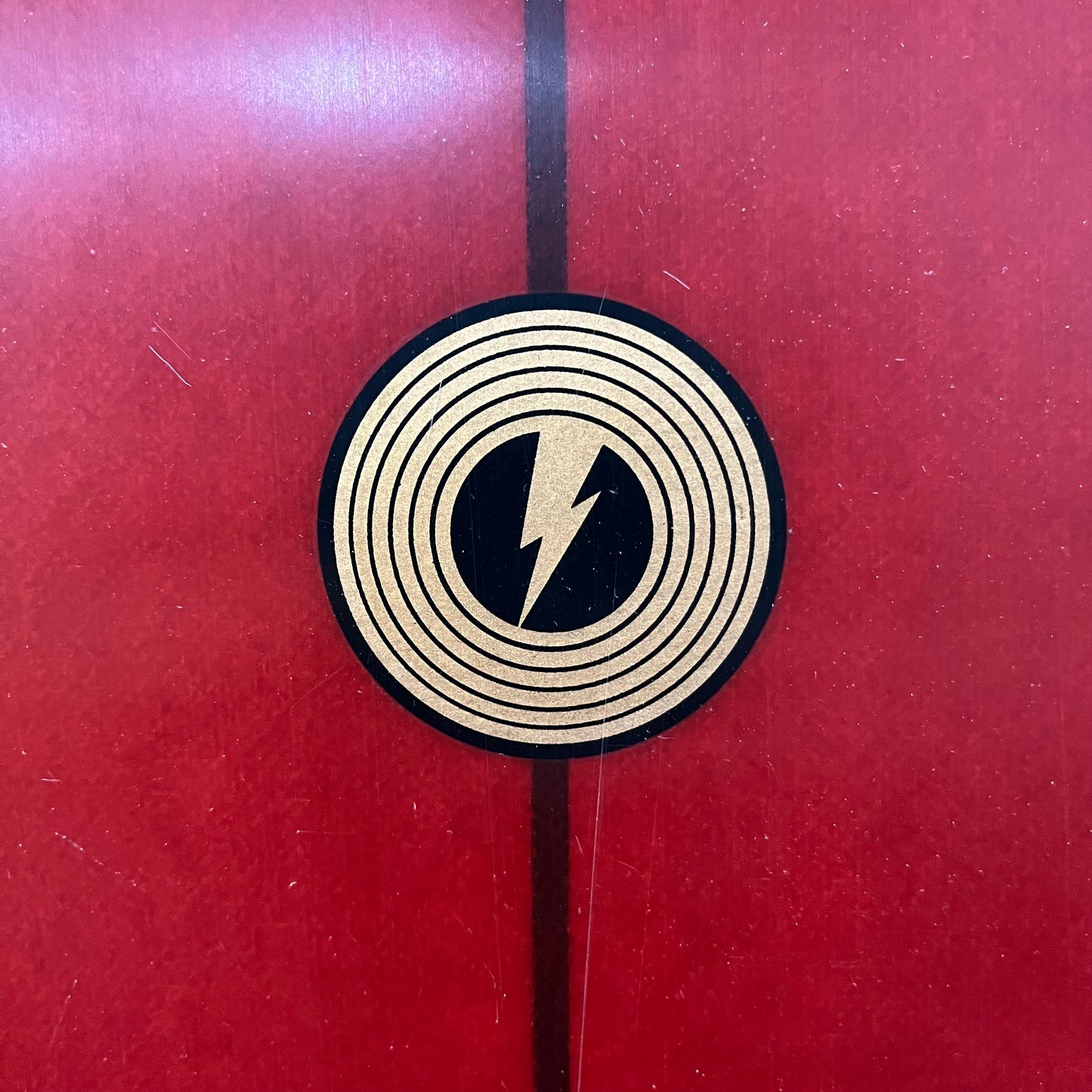 Album Plasmid 6'4" secondhand surfboard logo close-up