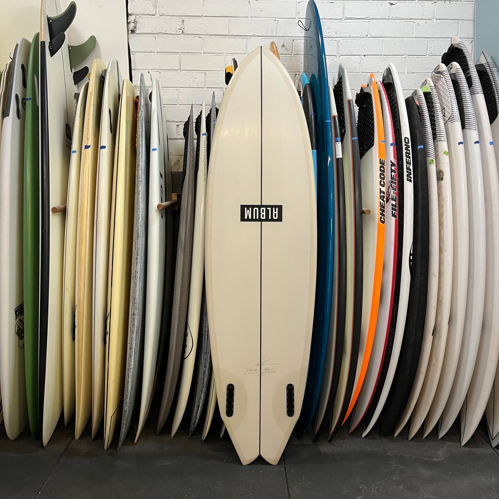 Album Sunbender 6'0" secondhand surfboard bottom view