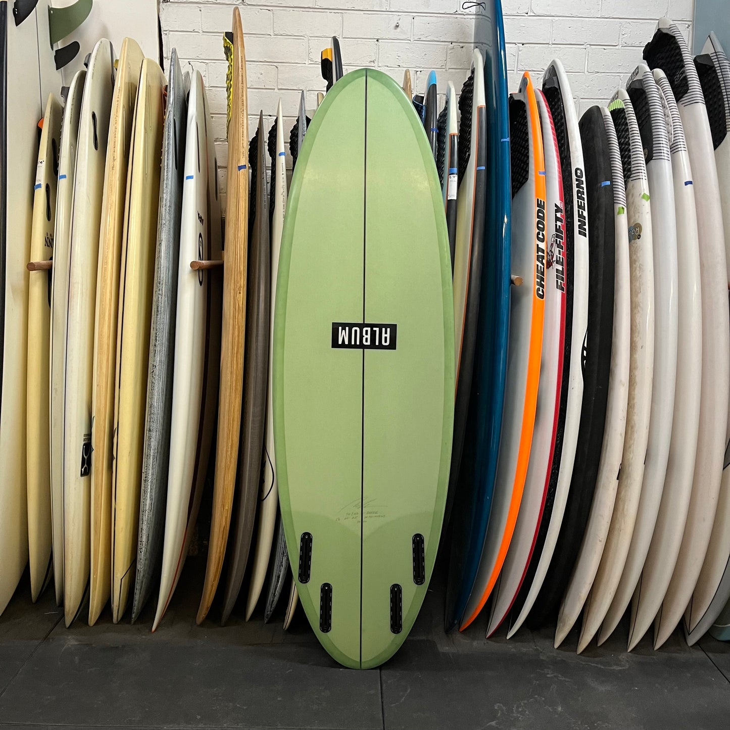 Album The End 5'6" secondhand surfboard bottom view