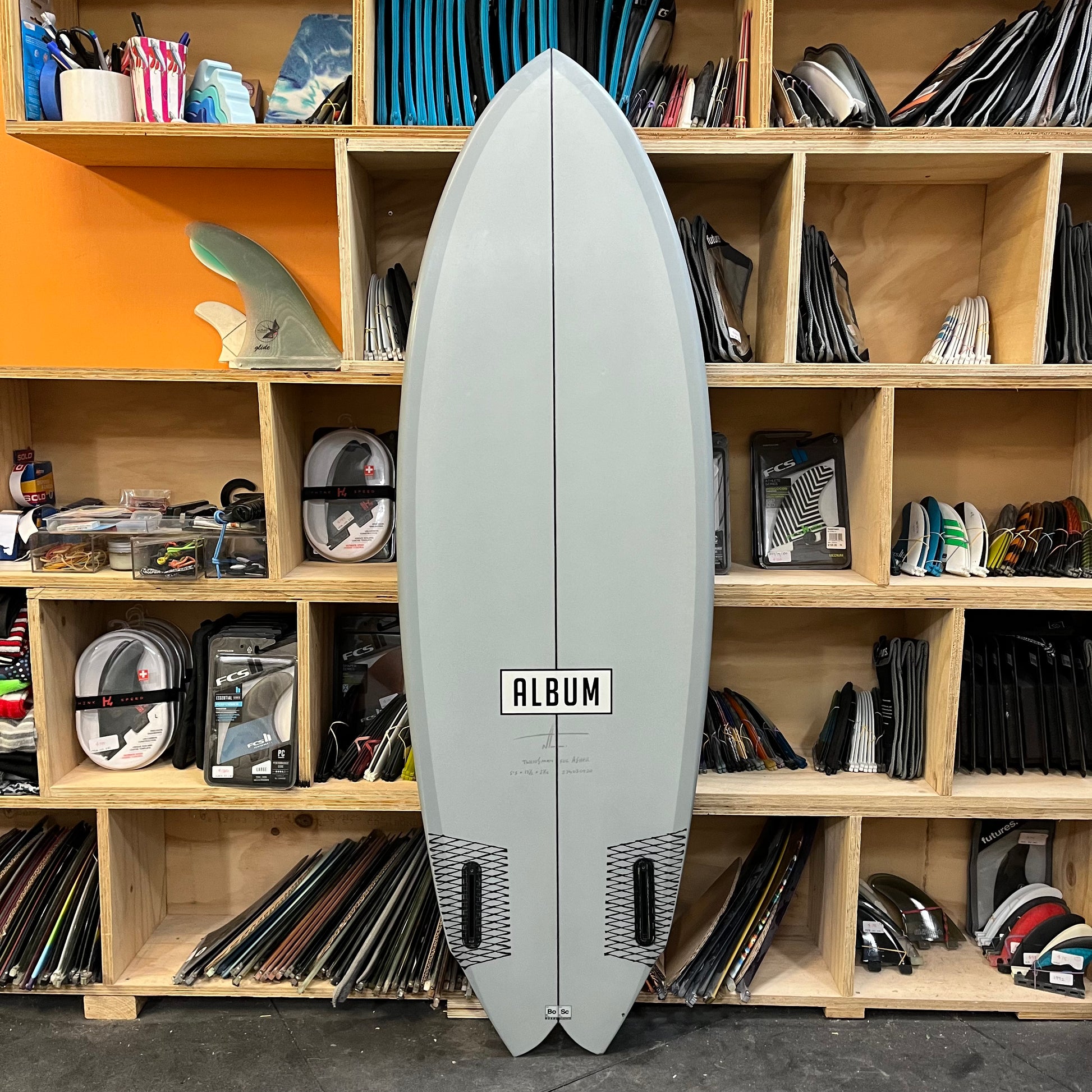Album Twinsman 5'3" secondhand surfboard bottom view