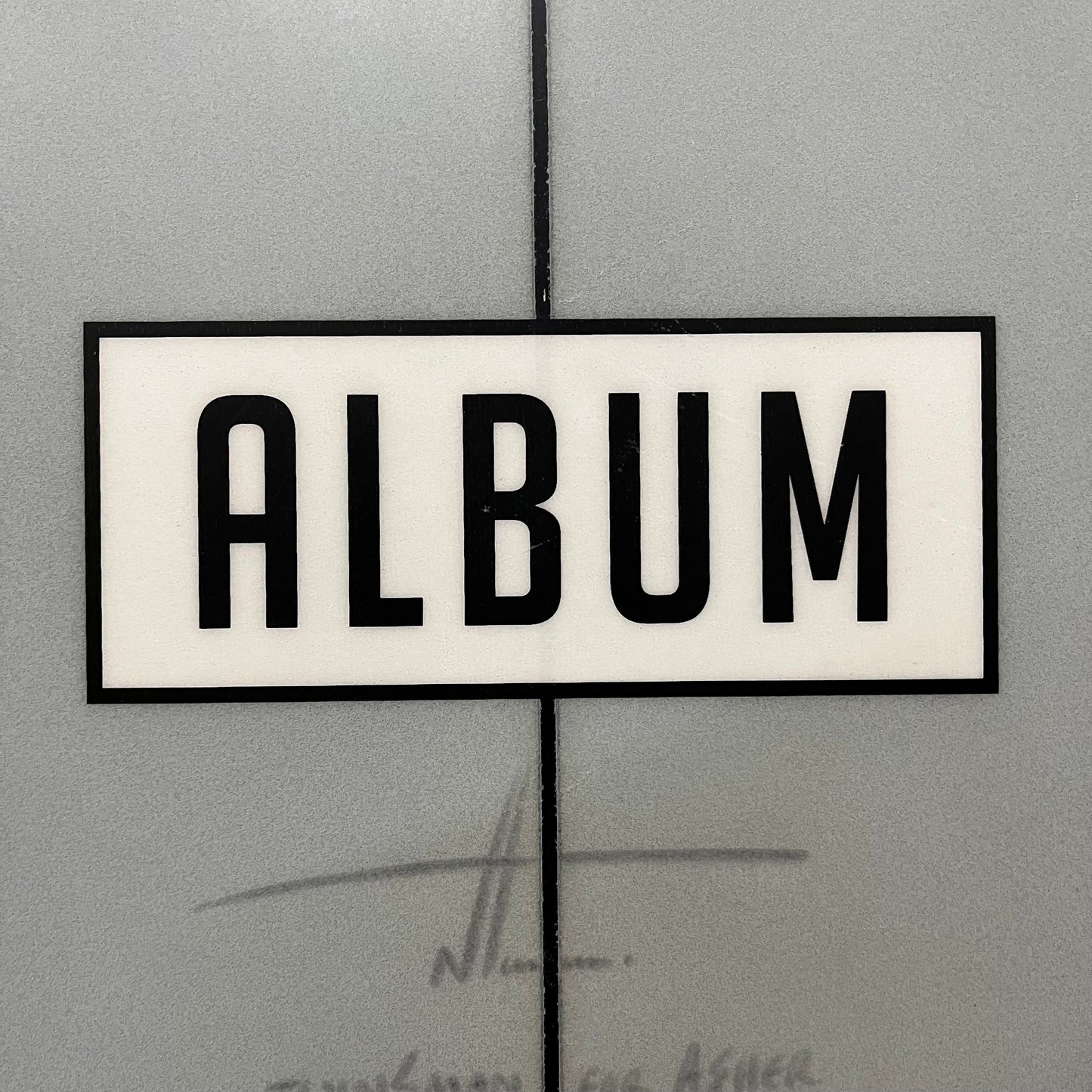 Album Twinsman 5'3" secondhand surfboard brand logo close-up