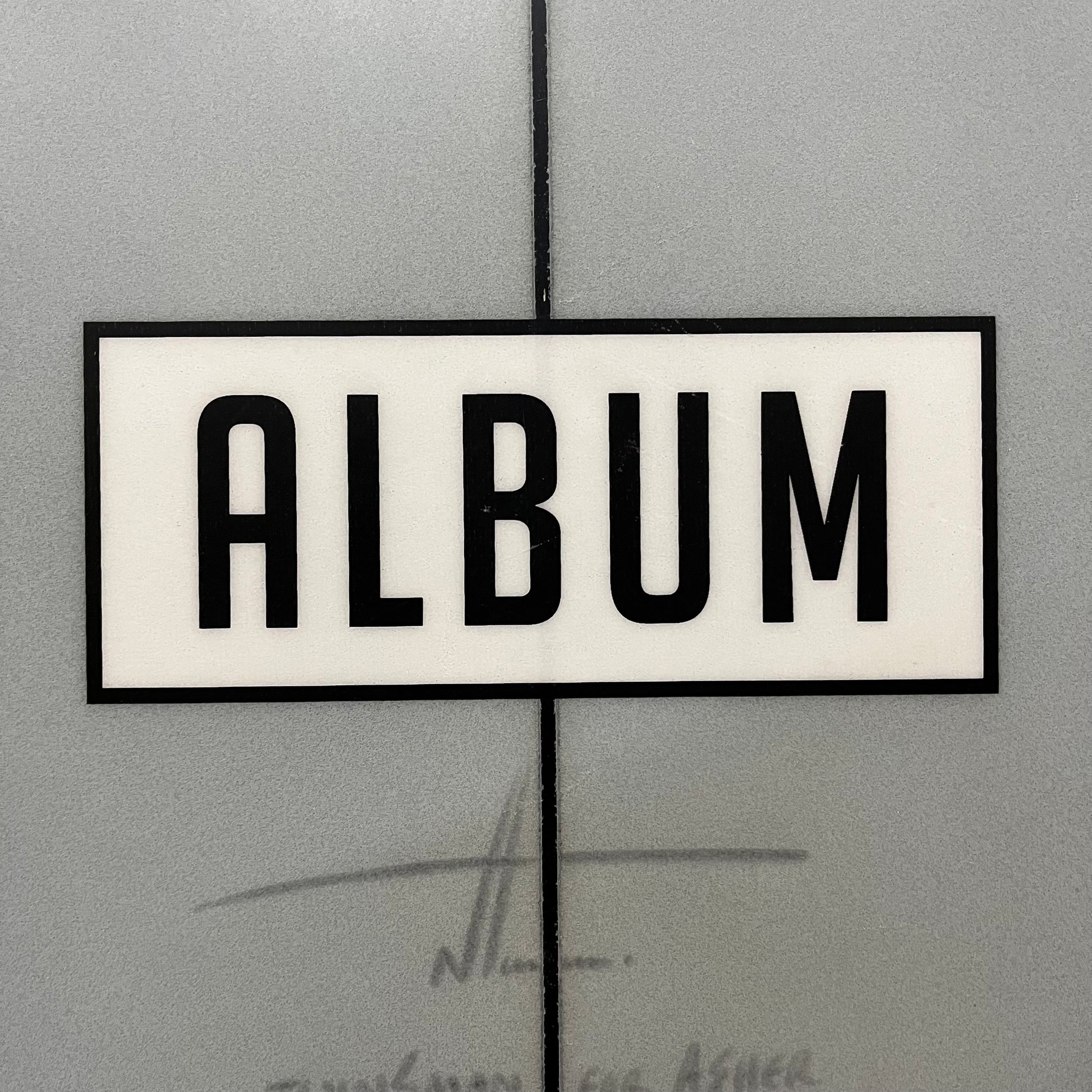 Album Twinsman 5'3" secondhand surfboard brand logo close-up