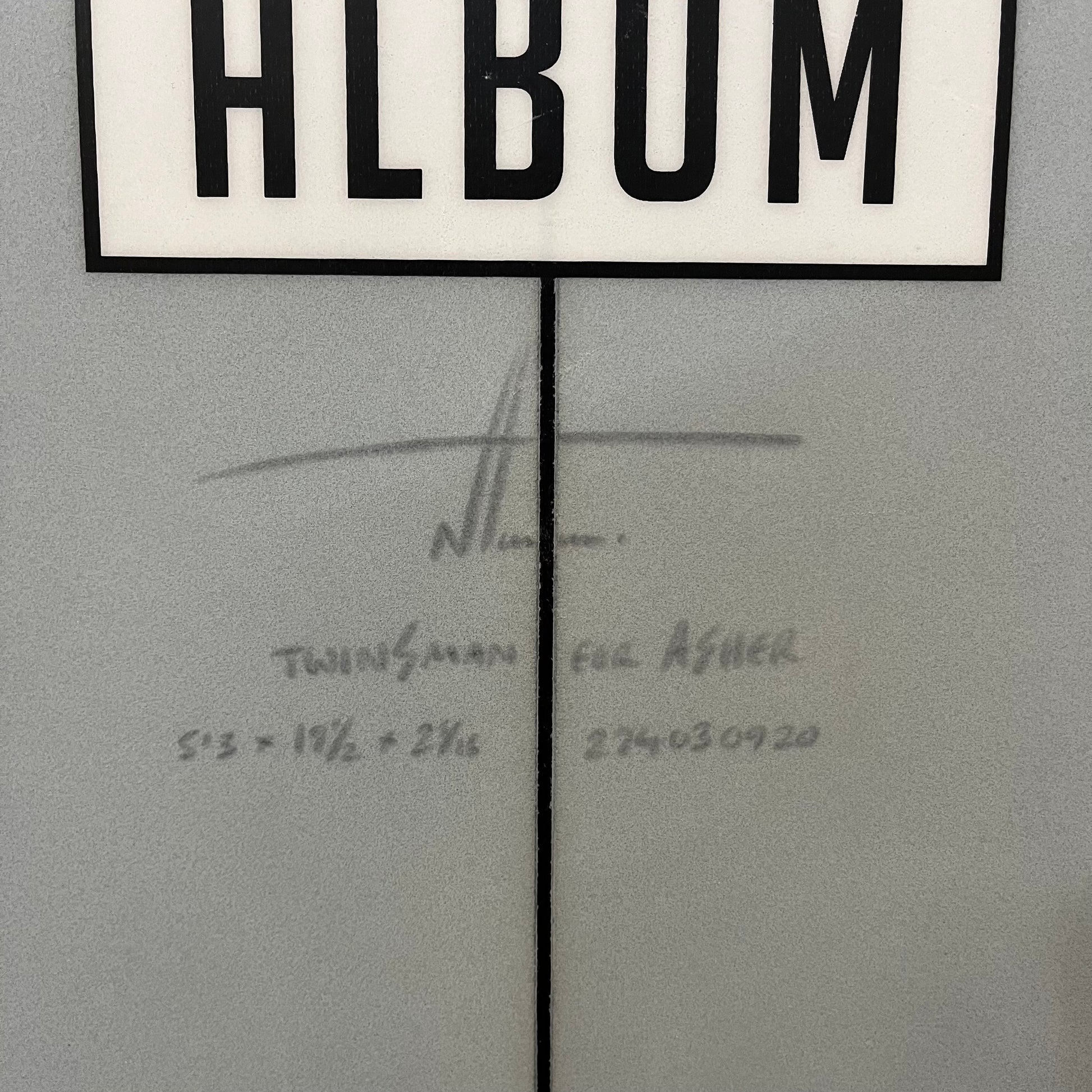 Album Twinsman 5'3" secondhand surfboard dimensions close-up