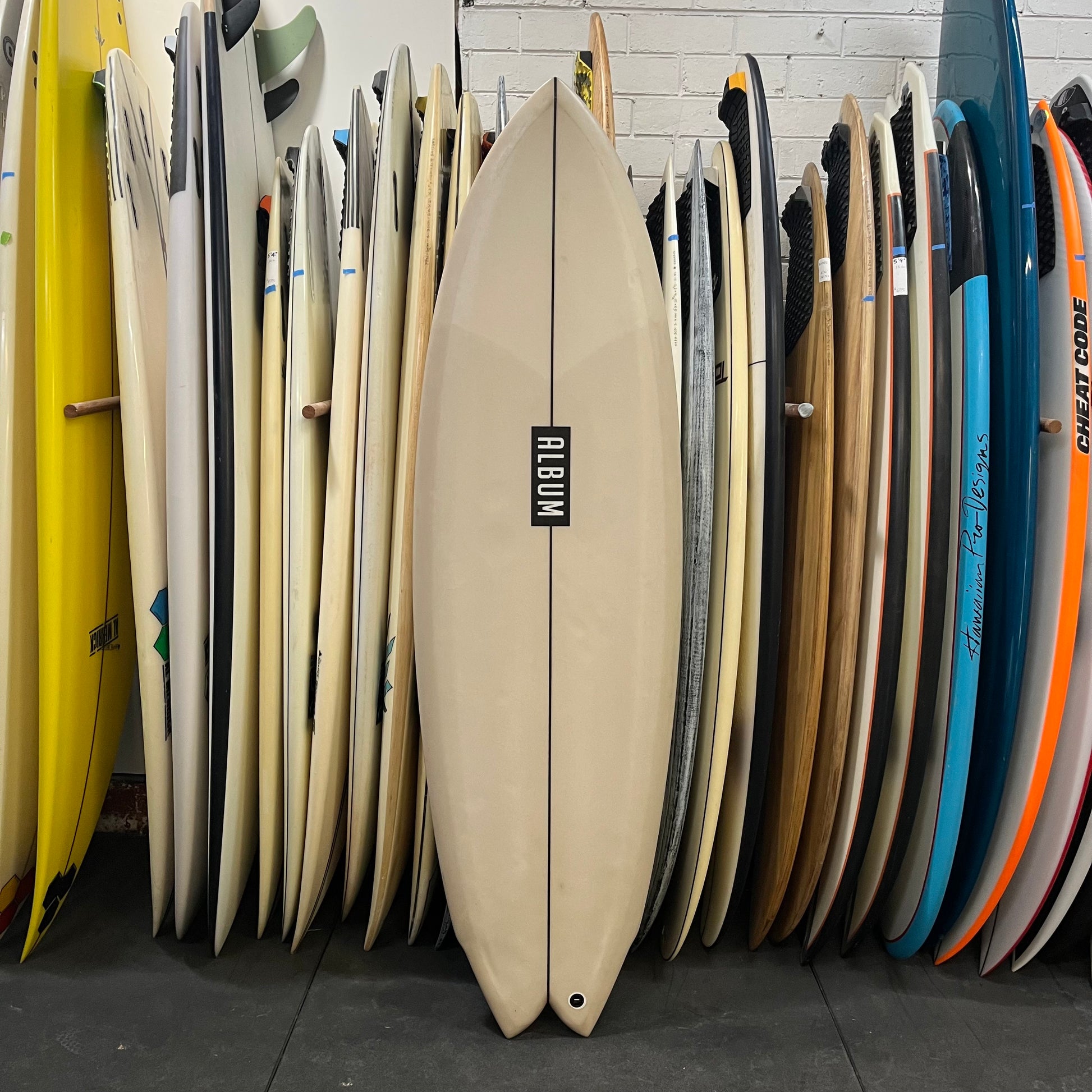 Album Twinsman 5'7" secondhand surfboard top view