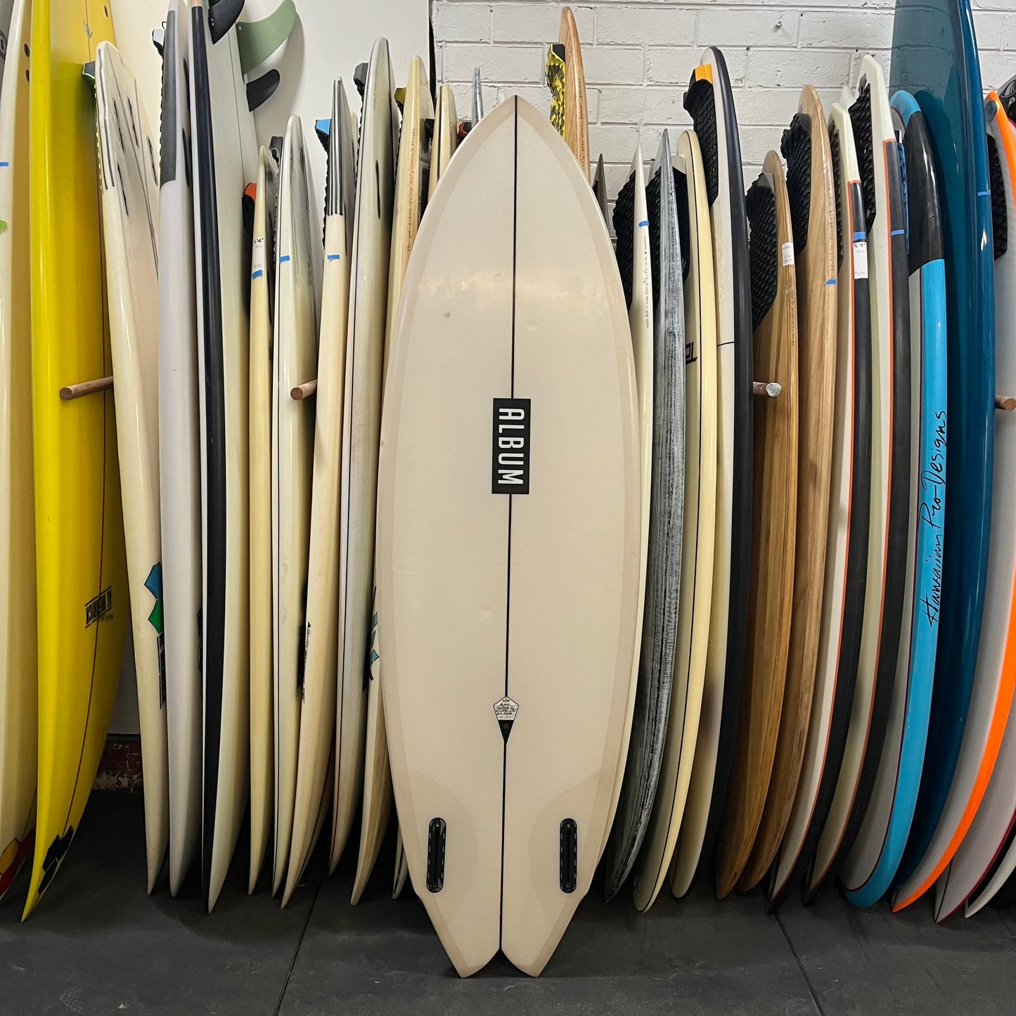 Album Twinsman 5'7" secondhand surfboard bottom view