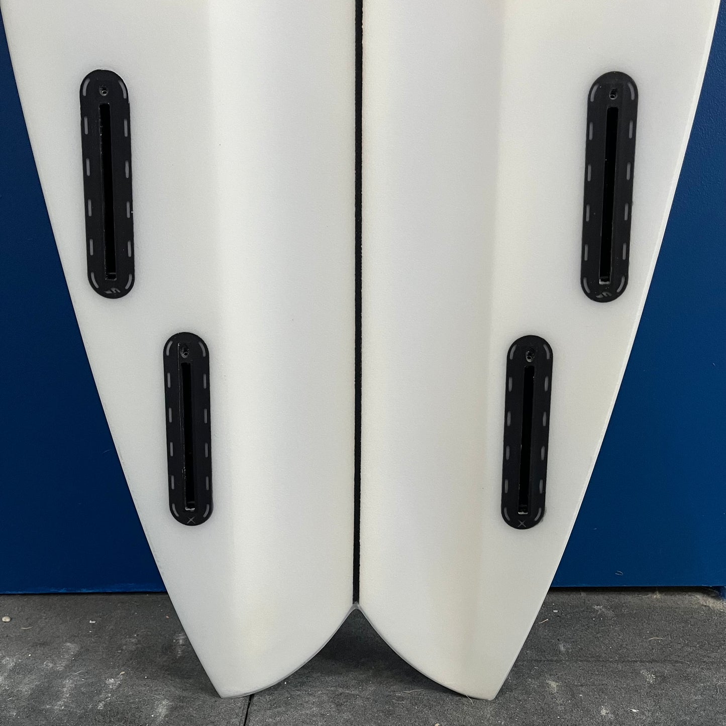 Album Vesper 6'9" secondhand surfboard fin box close-up