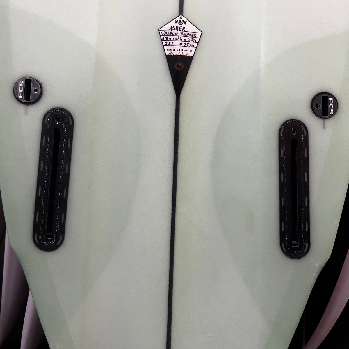 Vesper Twinzer 5'11" secondhand surfboard fin box close-up