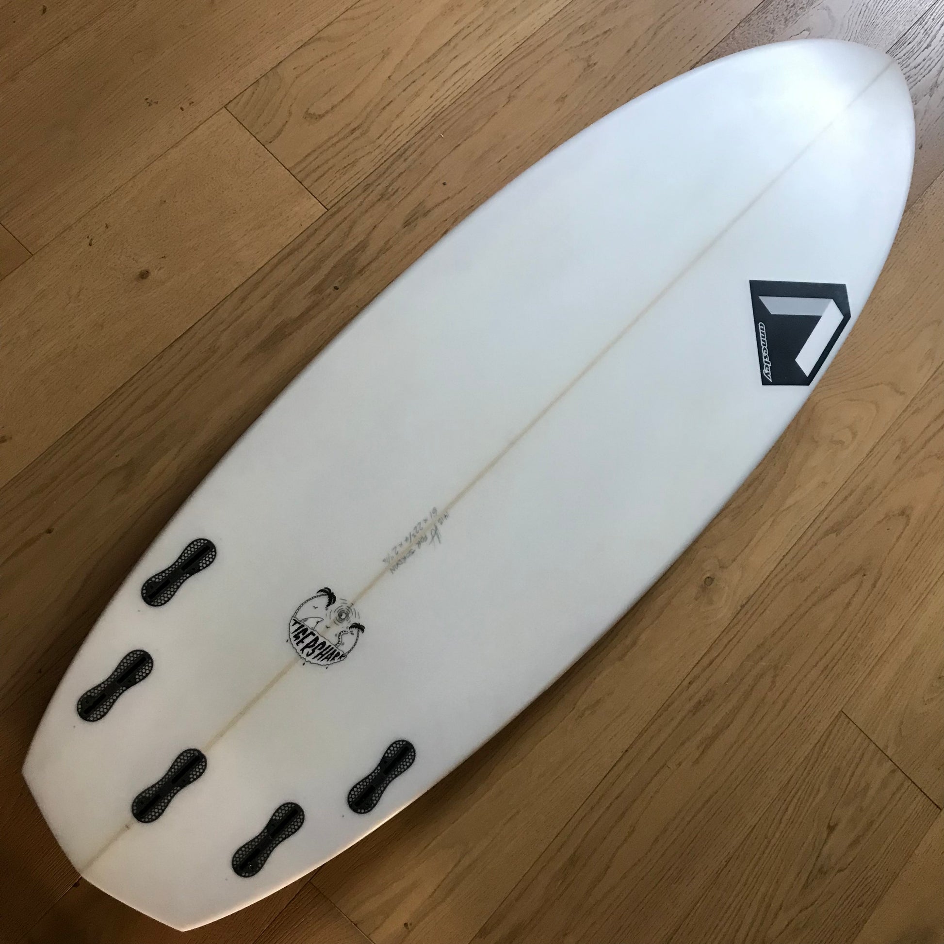 Annesley Tiger Shark 6'1" secondhand surfboard bottom view