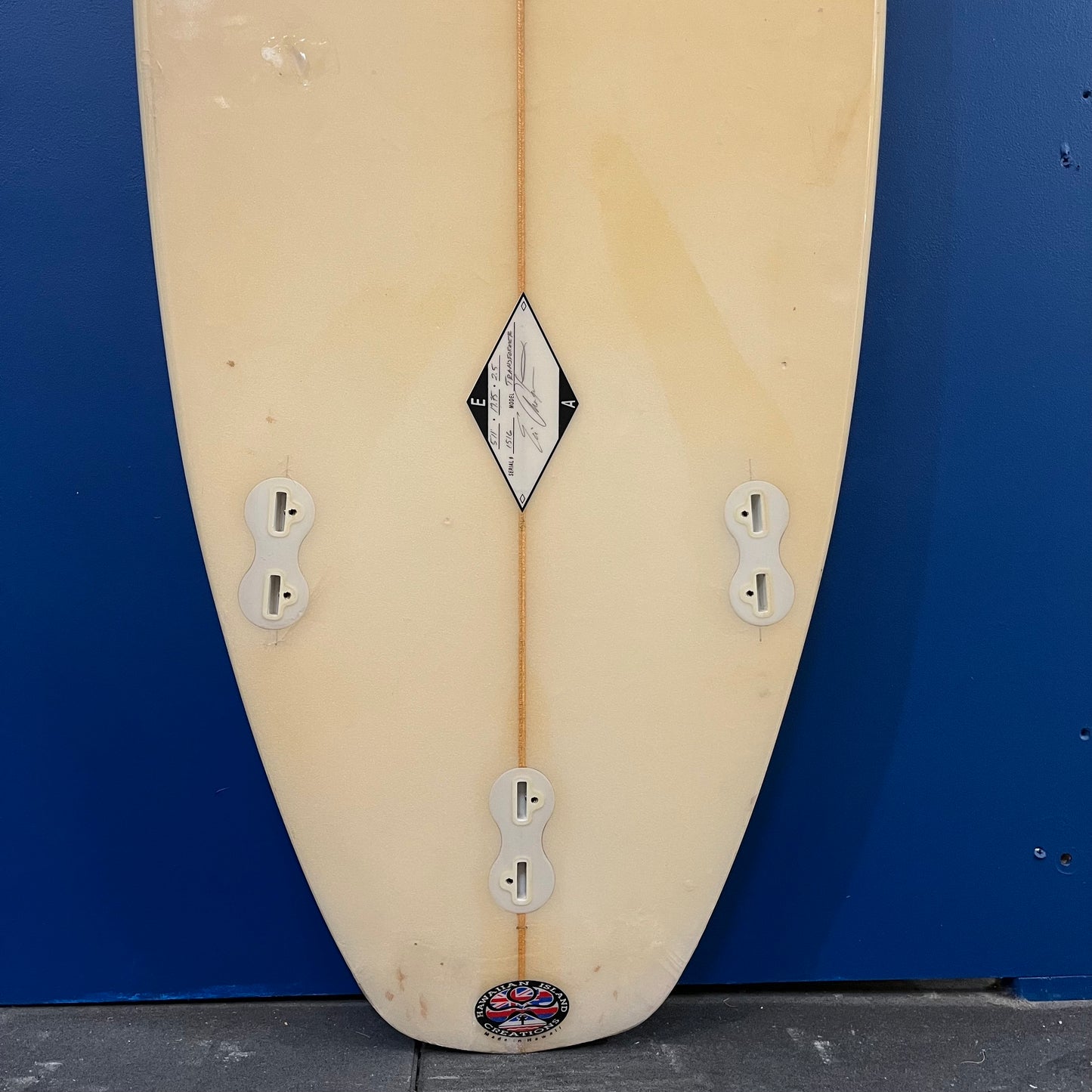 Eric Arakawa transformer 5'11" secondhand surfboard fin box close-up