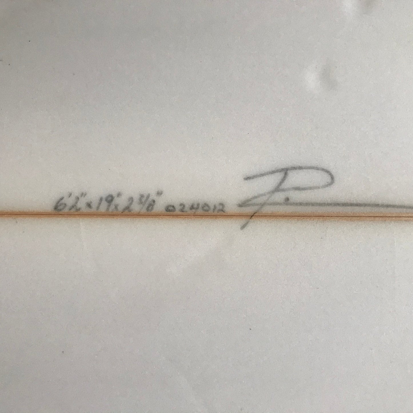 Atom high performance shortboard 6'2" secondhand surfboard dimensions close-up