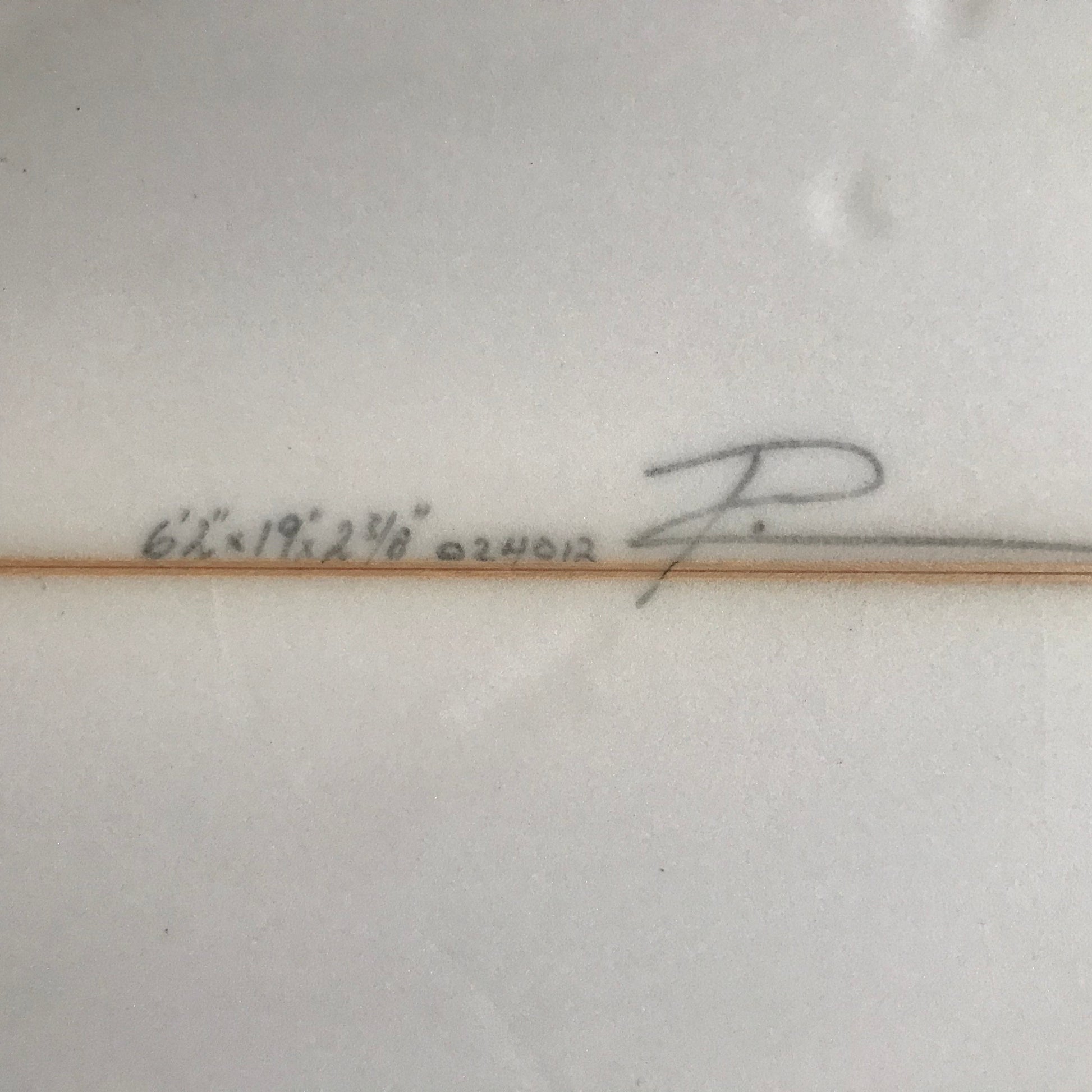 Atom high performance shortboard 6'2" secondhand surfboard dimensions close-up