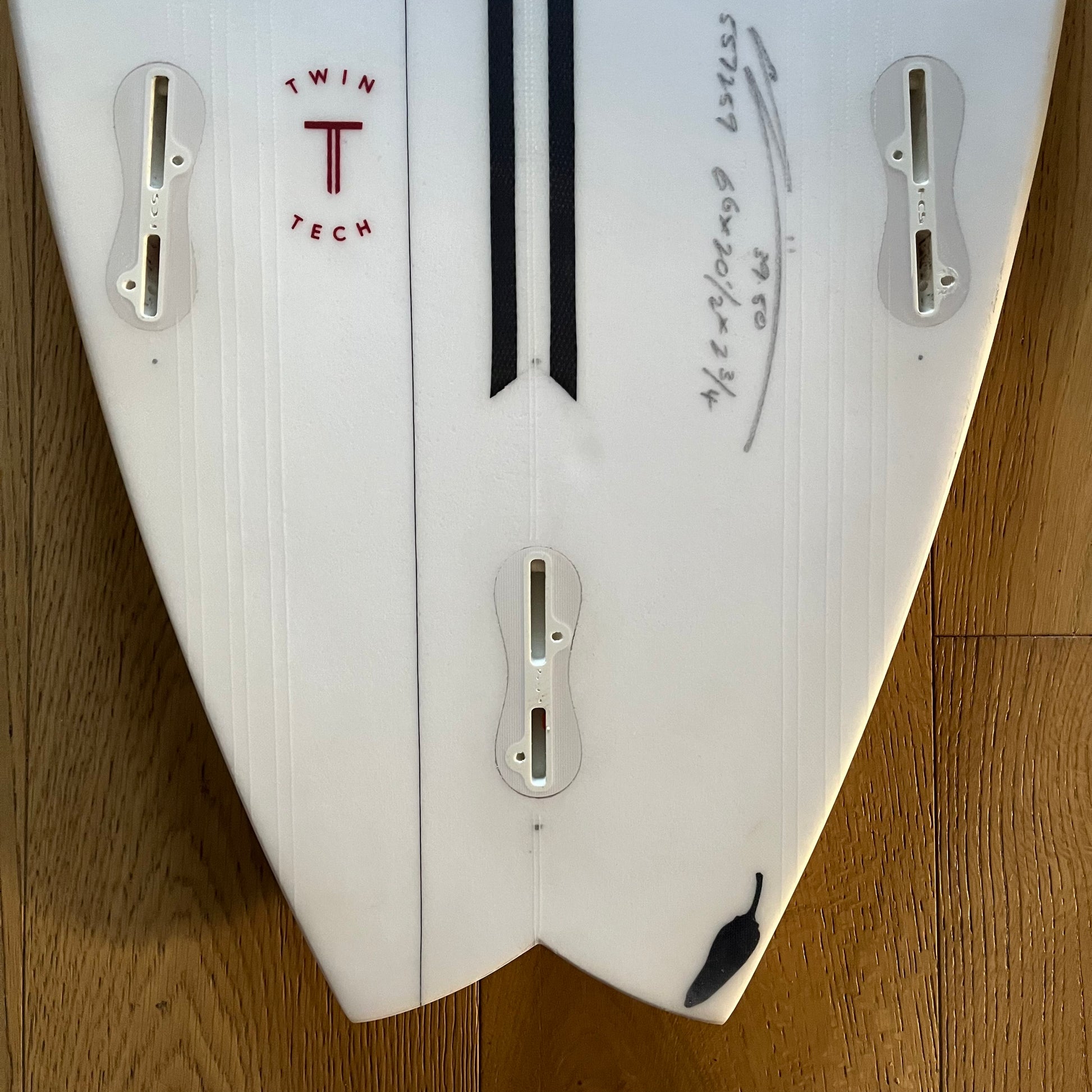 Chilli BV2 TT 6'6" secondhand surfboard fin box close-up