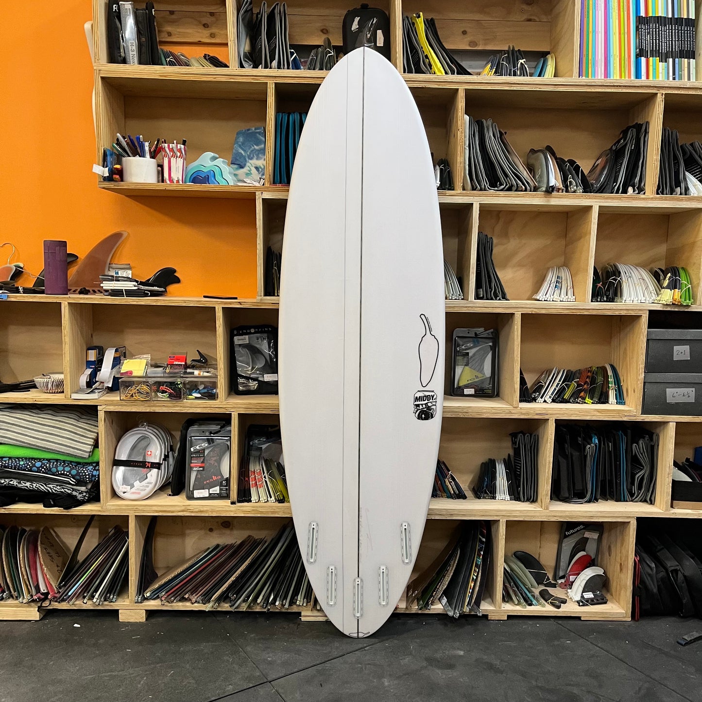Chilli Middy 6'4" secondhand surfboard bottom view