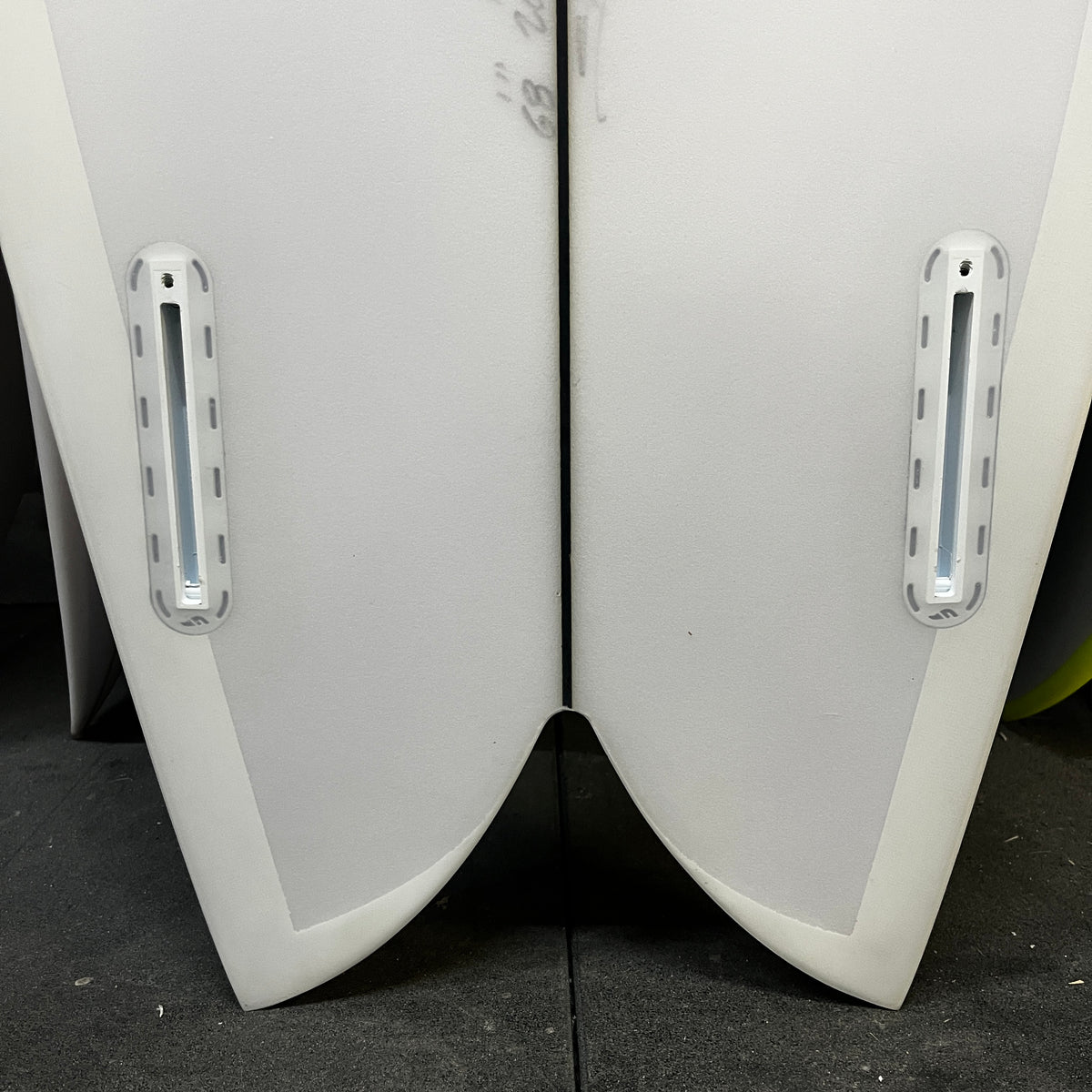 Christenson Long Phish 2.0 6'8" secondhand surfboard fin box close-up