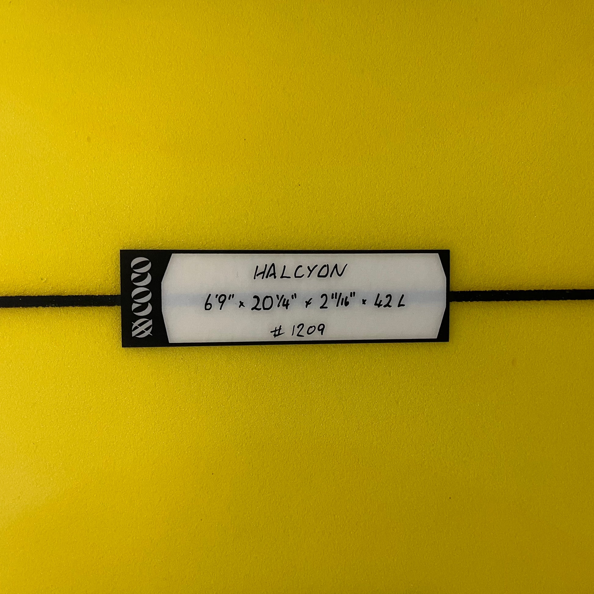 XO Coco Halcyon 6'9" secondhand surfboard dimensions close-up