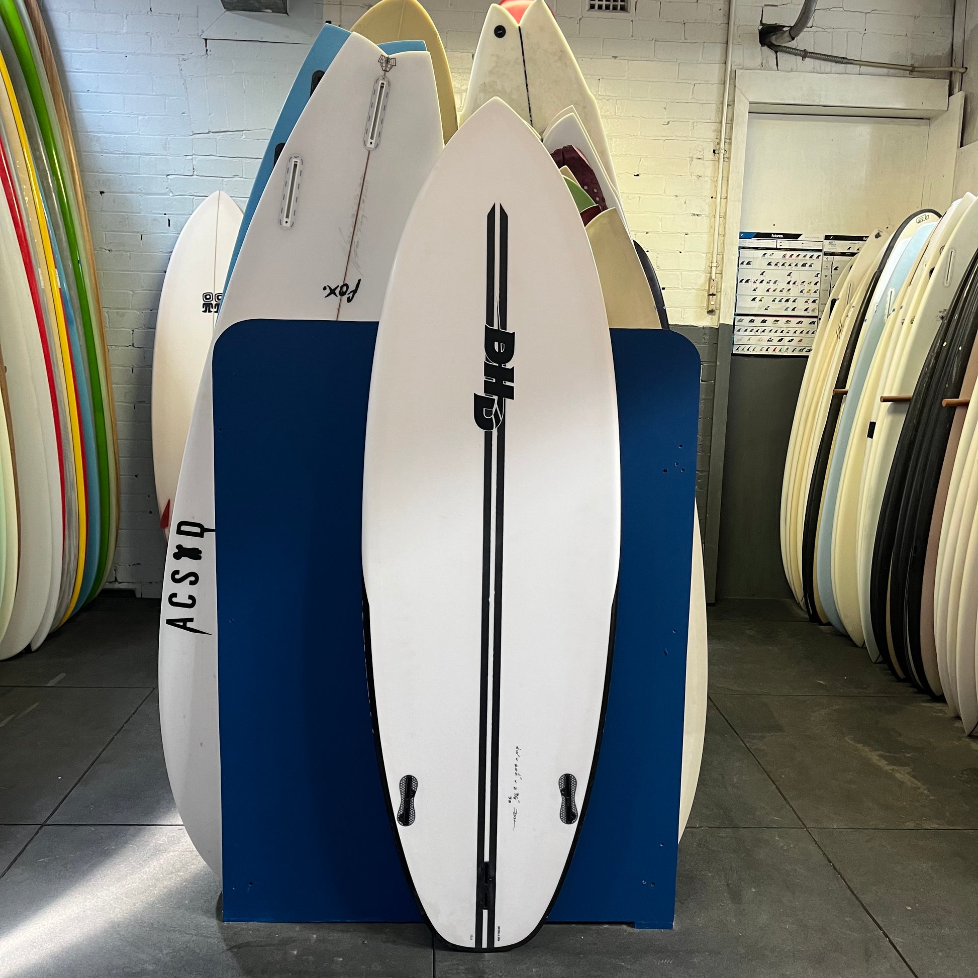 DHD Phoenix 5'10" secondhand surfboard bottom view