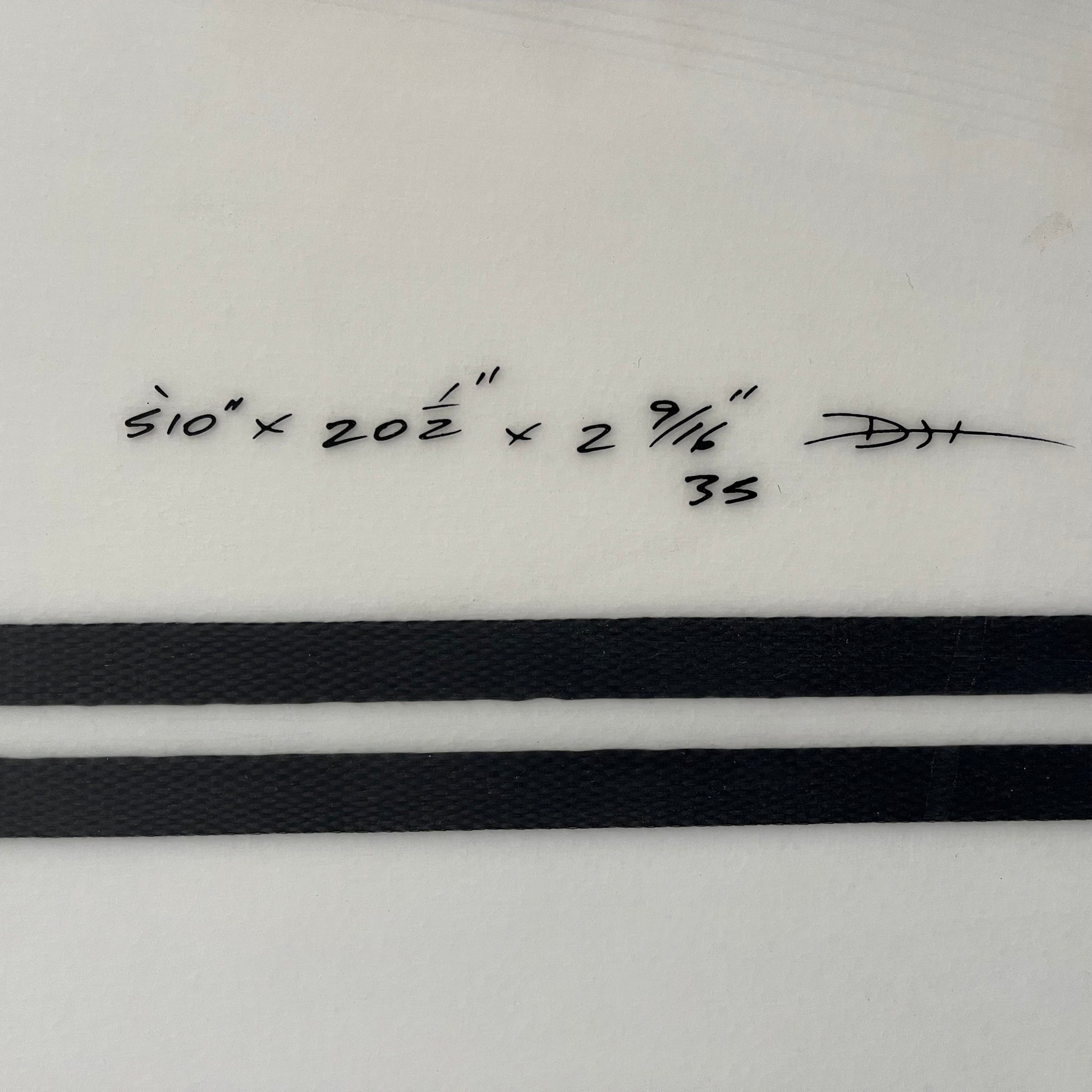 DHD Phoenix 5'10" secondhand surfboard dimensions close-op