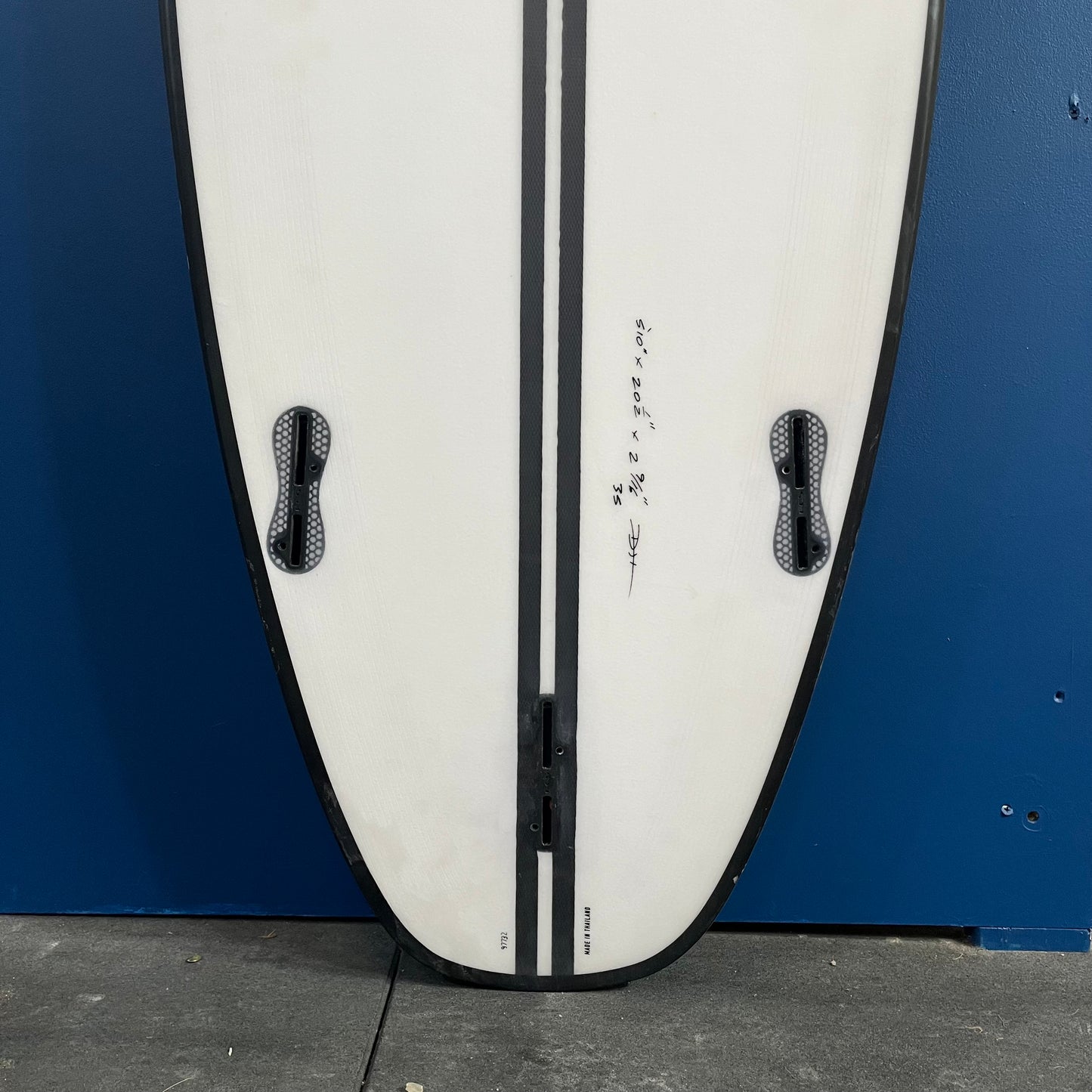 DHD Phoenix 5'10" secondhand surfboard fin box close-up