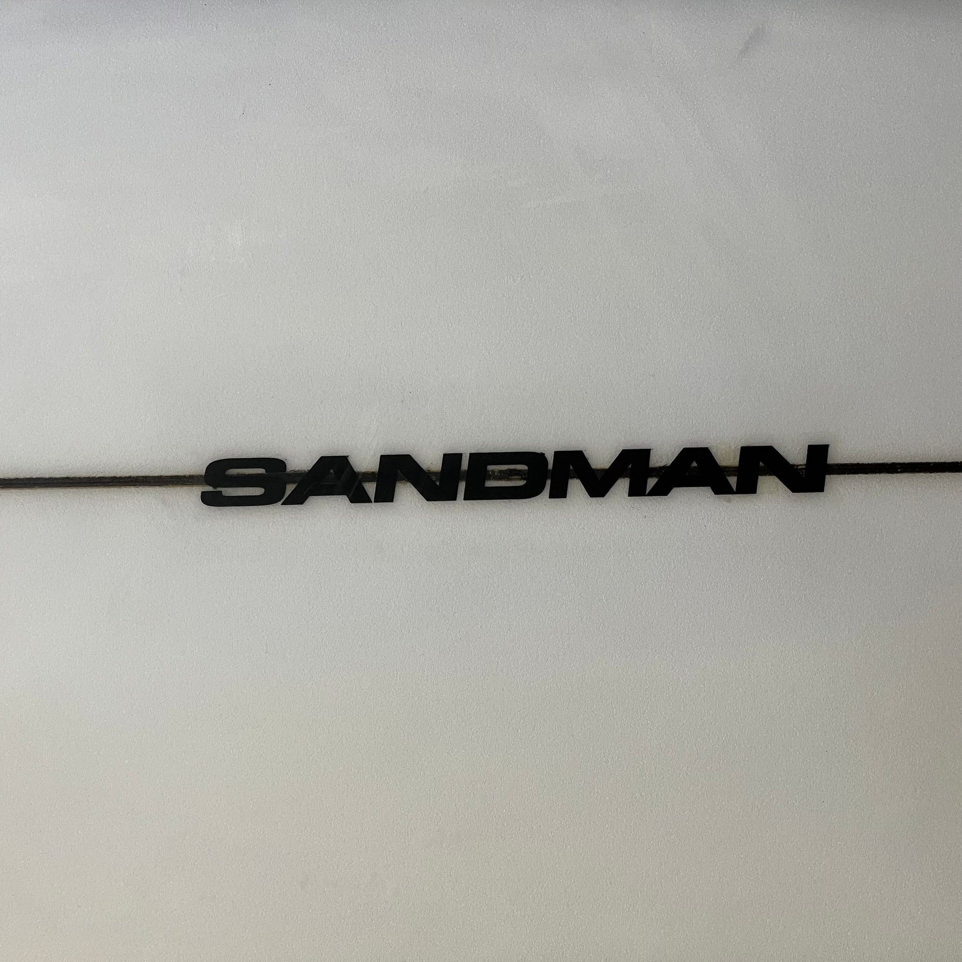 DHD Sandman 6'4" secondhand surfboard model logo close-up