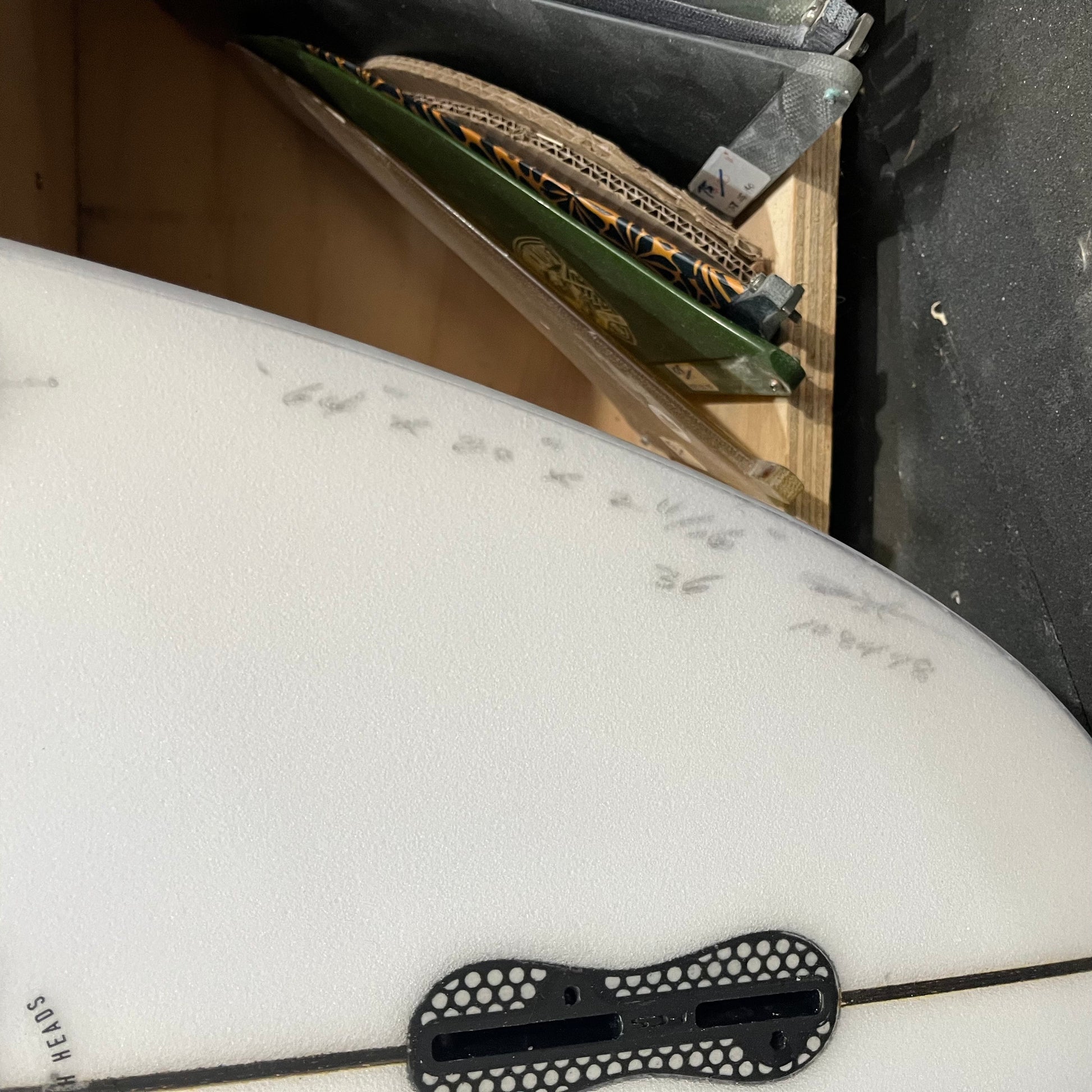 DHD Sandman 6'4" secondhand surfboard dimensions close-up