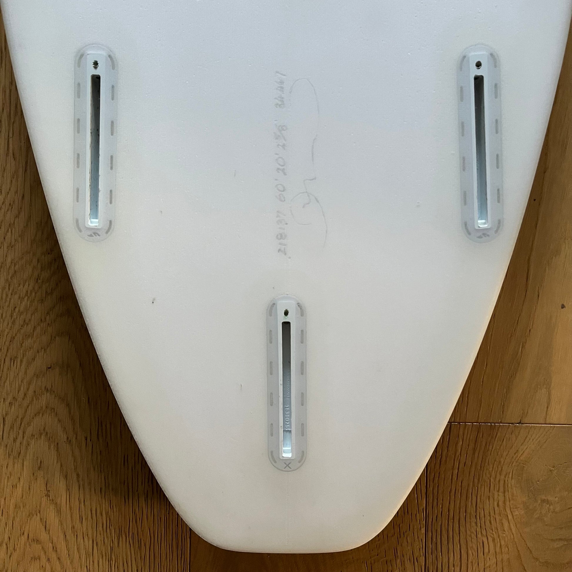 DMS Popo 6'0" secondhand surfboard fin box close-up