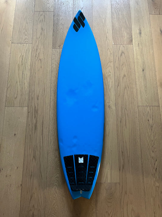 Dylan Perese high performance shortboard 5'11" secondhand surfboard top view
