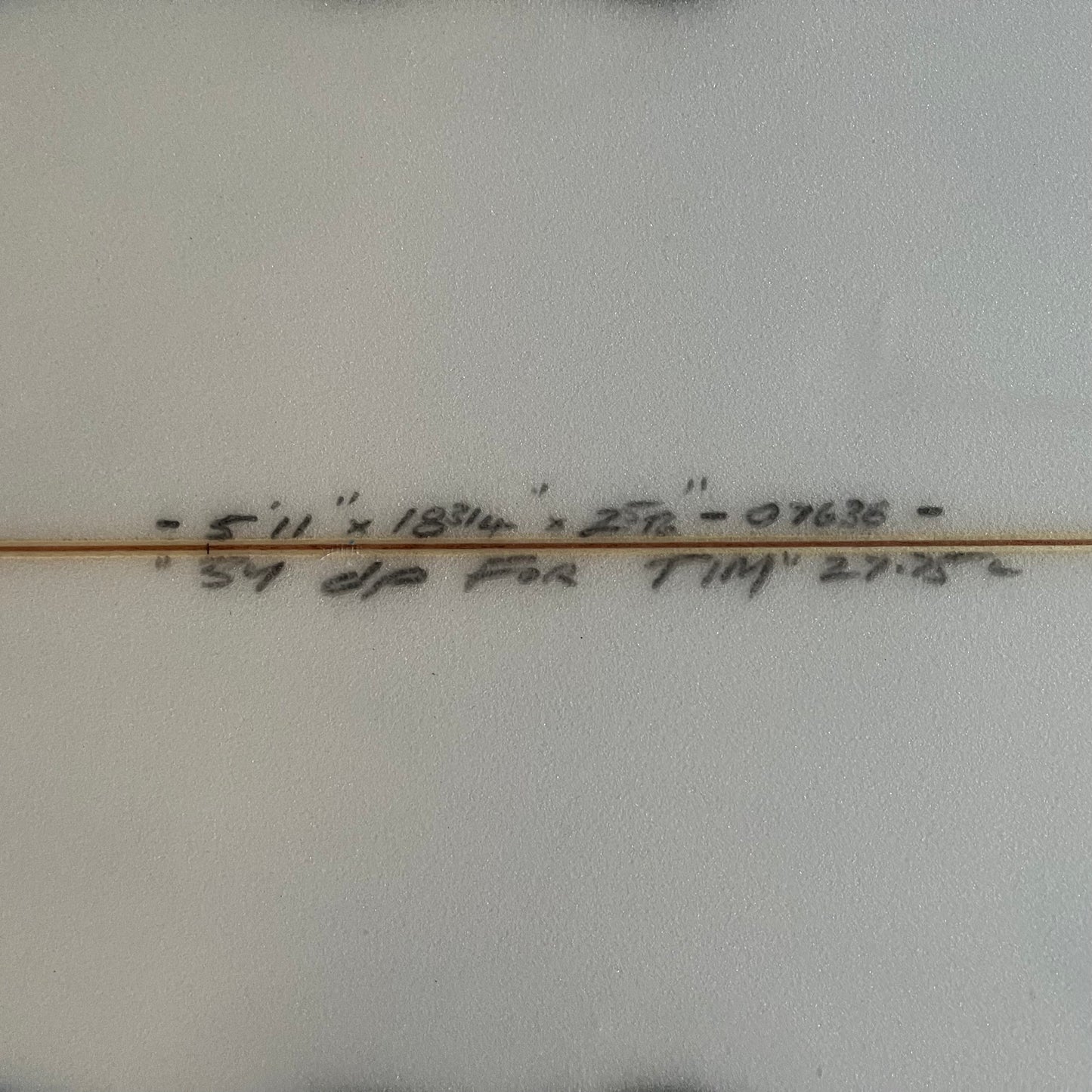 Dylan Perese high performance shortboard 5'11" secondhand surfboard dimensions close-up