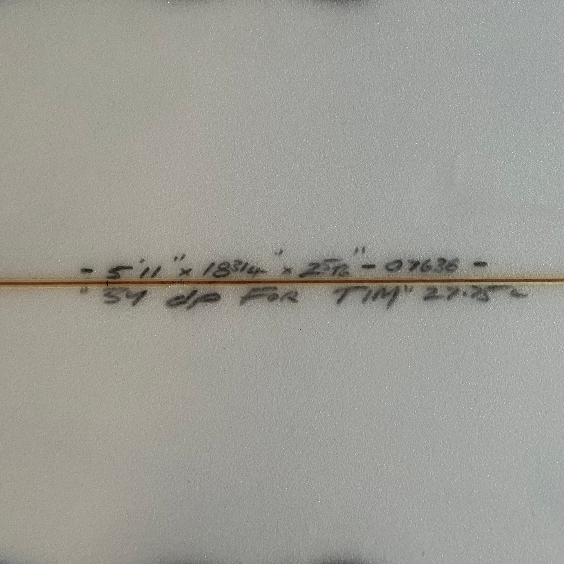 Dylan Perese high performance shortboard 5'11" secondhand surfboard dimensions close-up