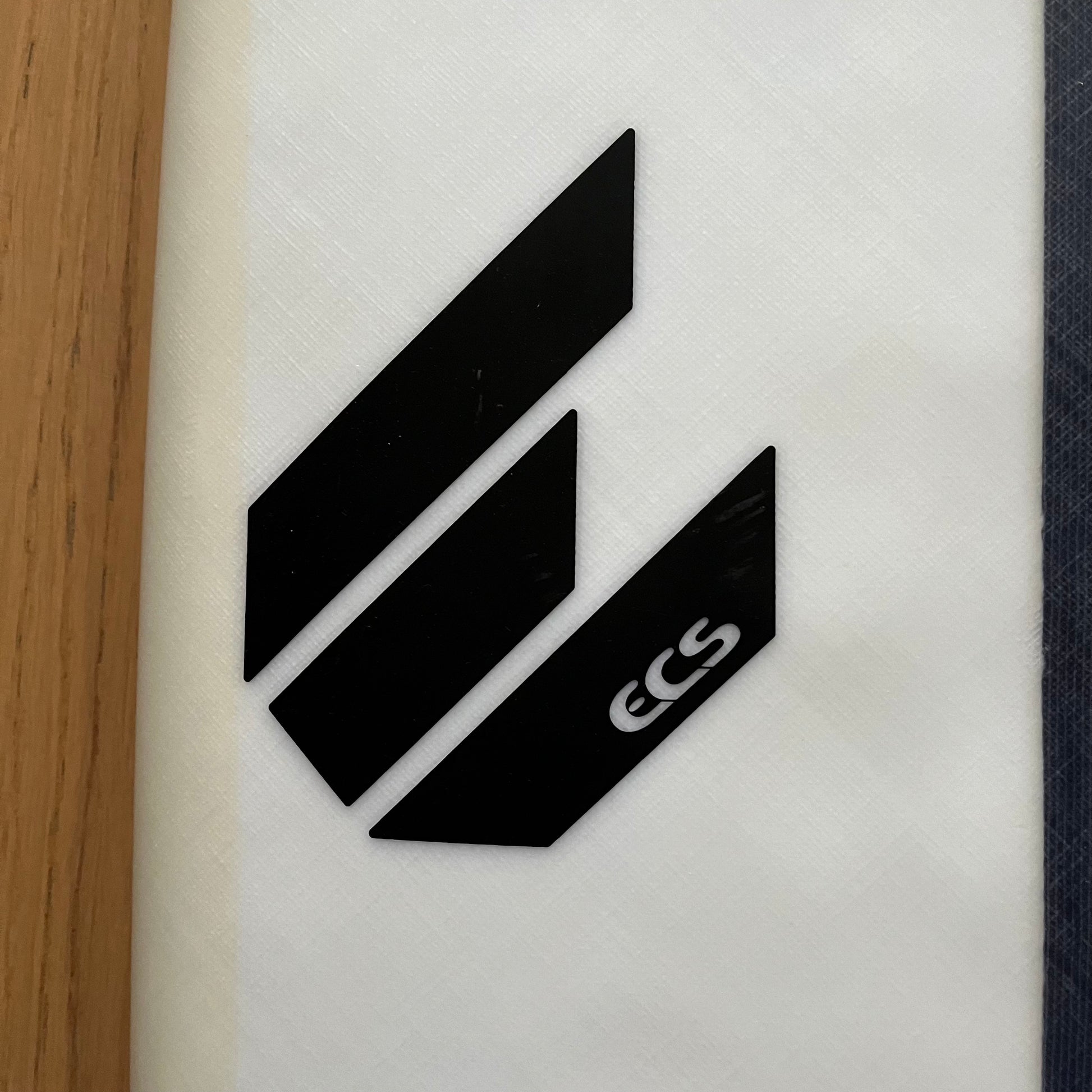 ECS Bulldog 5'10" secondhand surfboard brand logo close-up