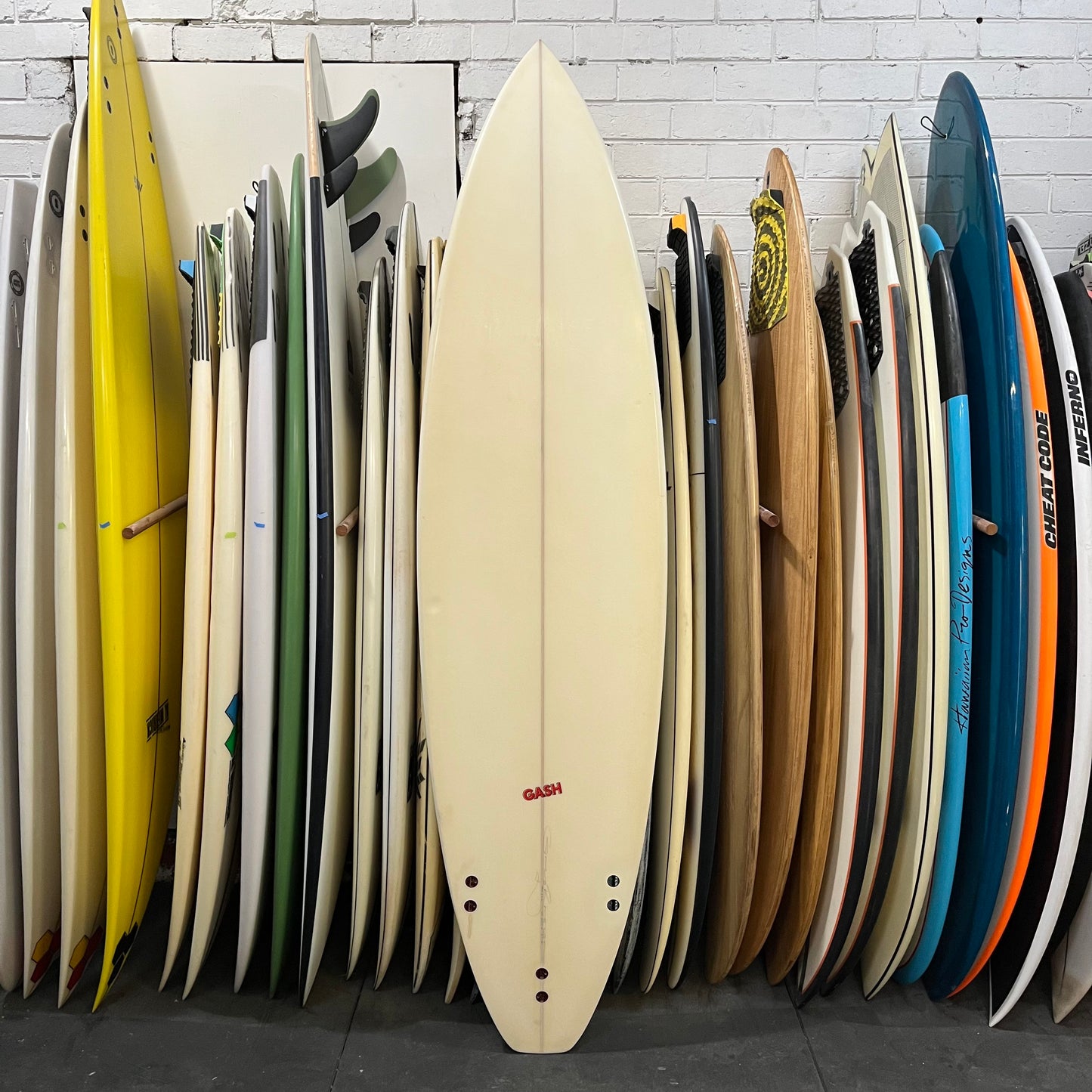 Gash/Greg Brown step-up thruster 7'0" secondhand surfboard bottom view