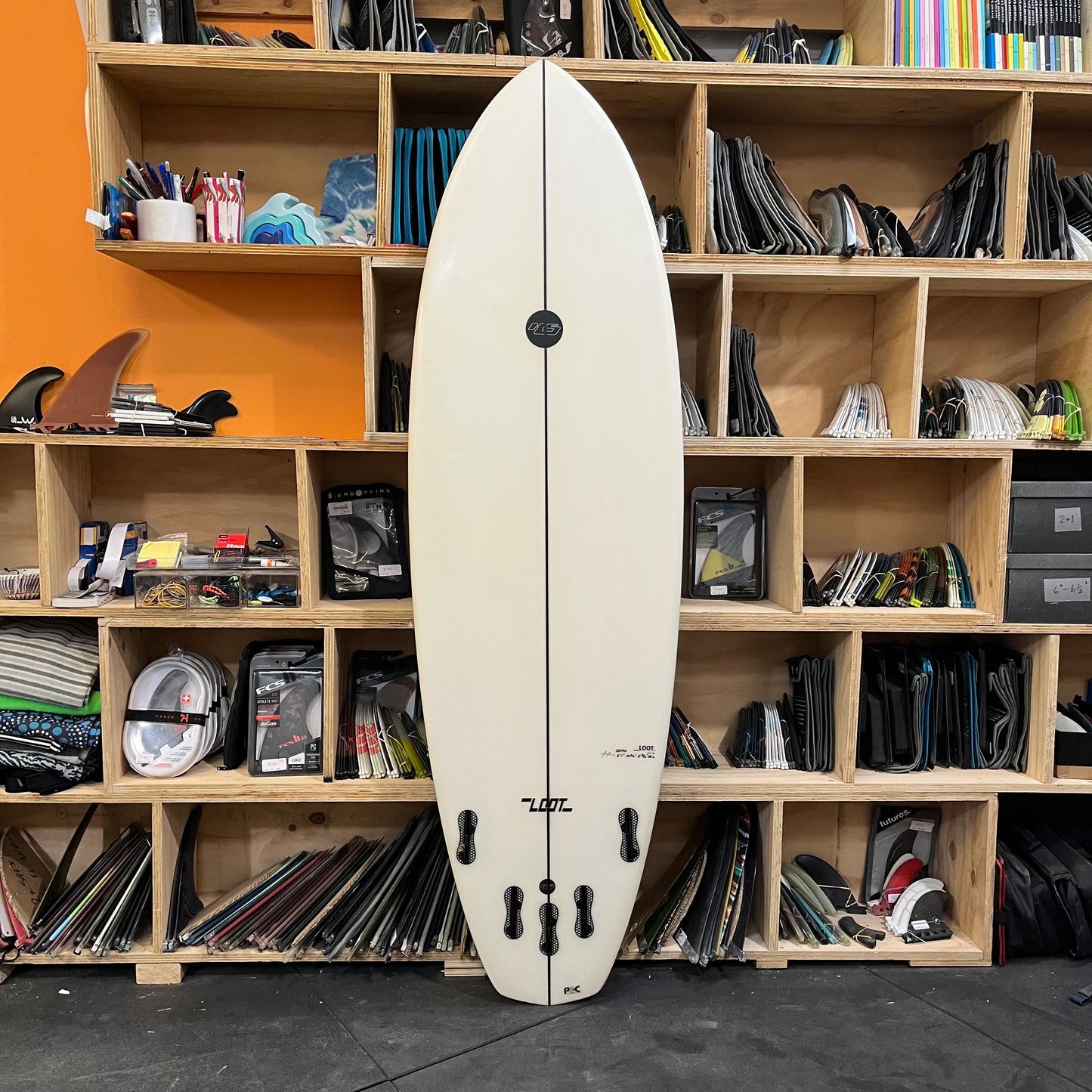 Hayden Shapes Loot 6'1" secondhand surfboard bottom view