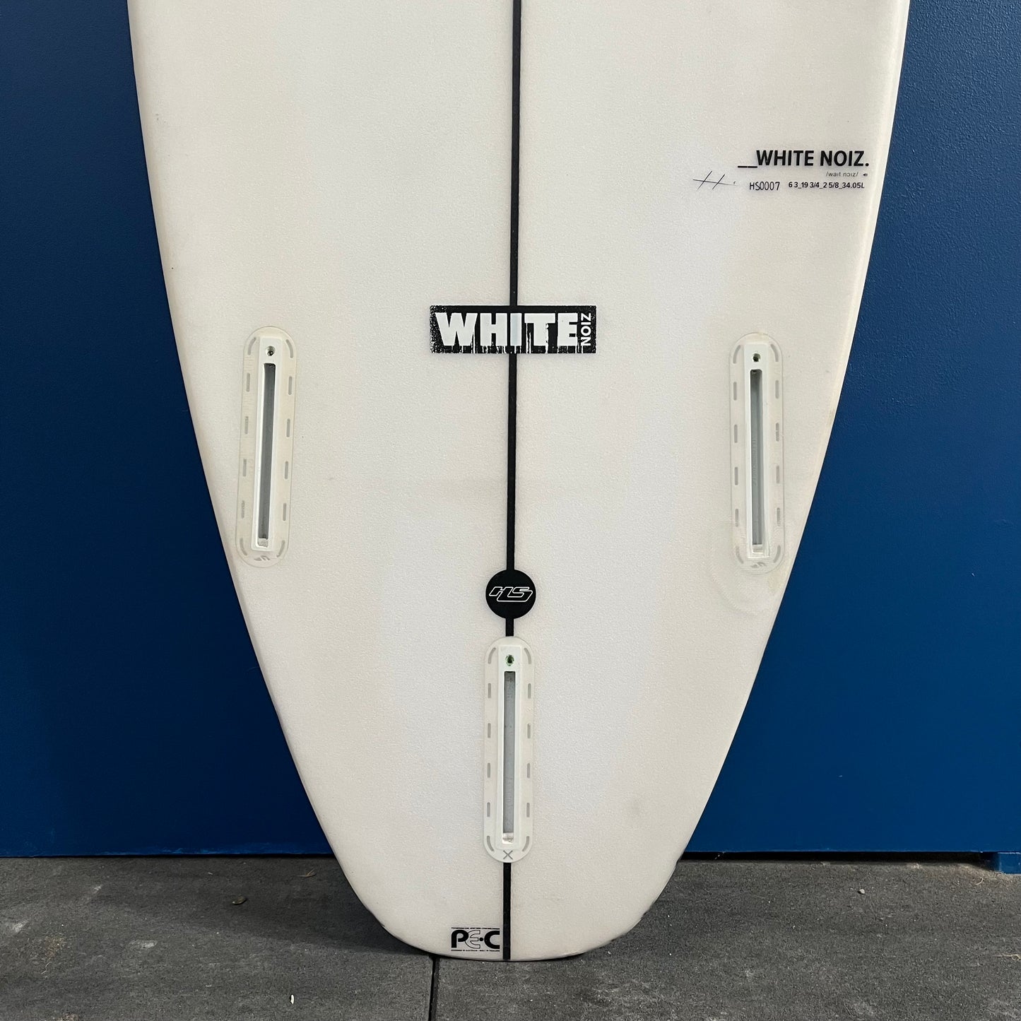 Hayden Shapes White Noiz 6'3" secondhand surfboard fin box close-up