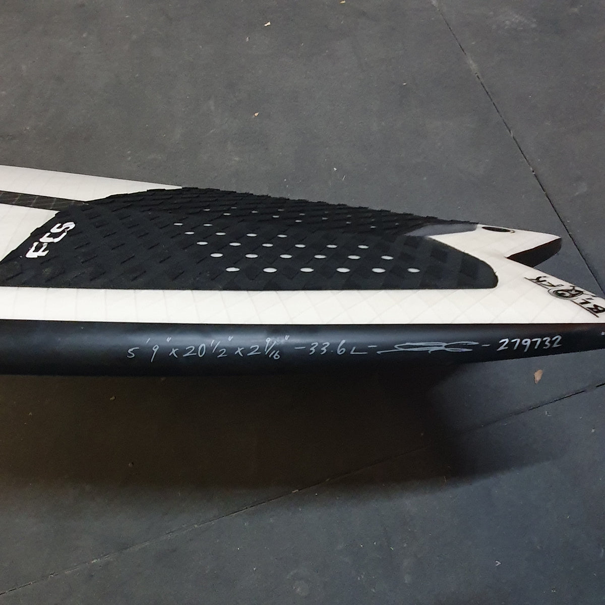 JS Black Baron Hyfi 2.0 5'9" secondhand surfboards dimensions close-up