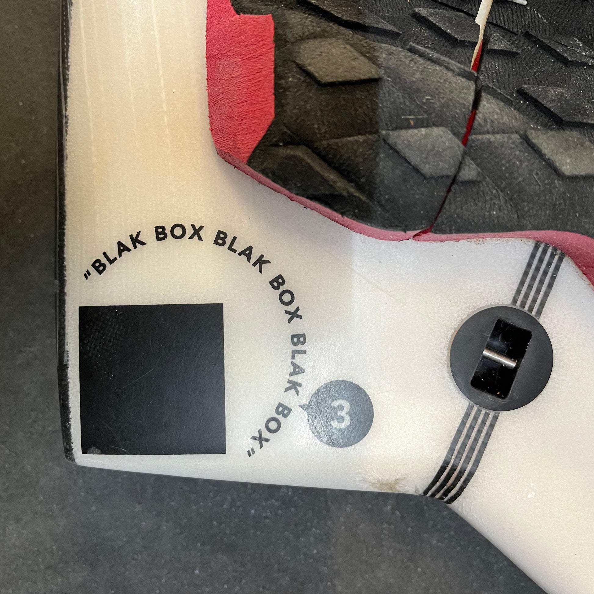 JS Industries Blak Box 3 6'4"secondhand surfboard model logo close-up